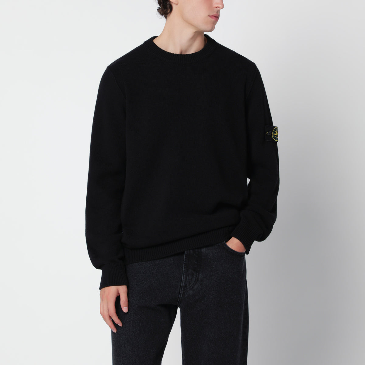 Pull noir en mélange de laine