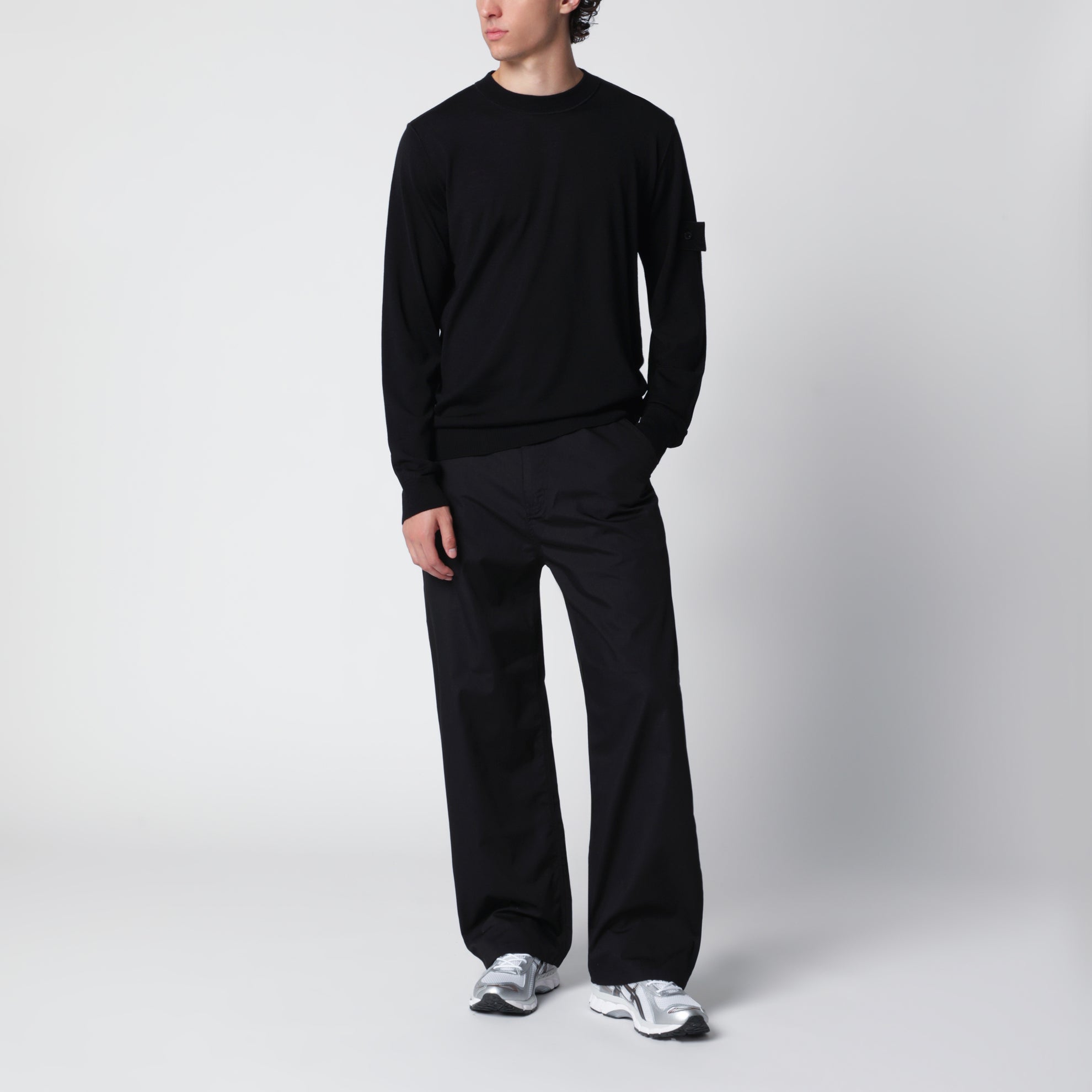 Maglione girocollo nero in lana
