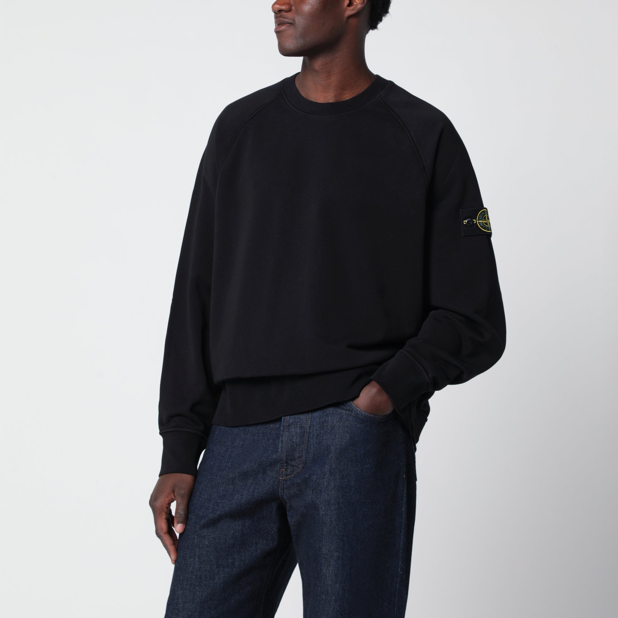 Sweat-shirt noir à col rond en coton biologique