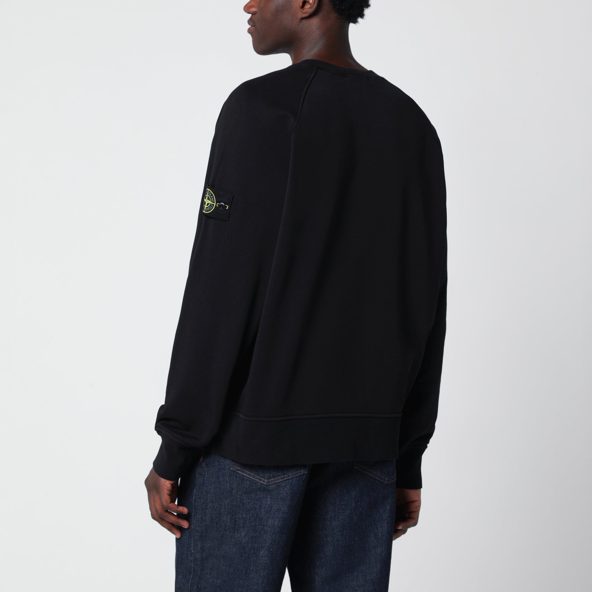 Sweat-shirt noir à col rond en coton biologique