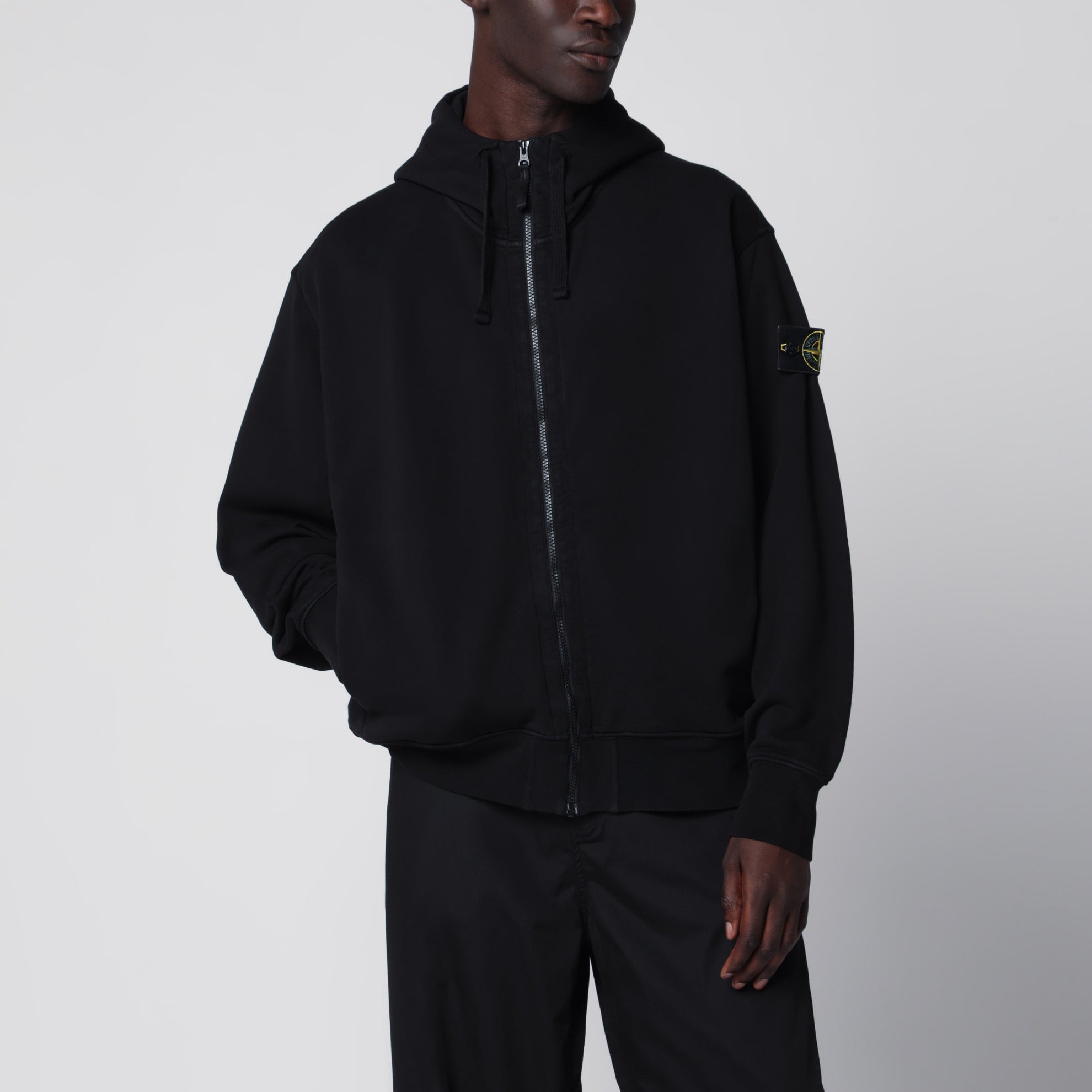 Felpa con cappuccio e zip in cotone bio nera