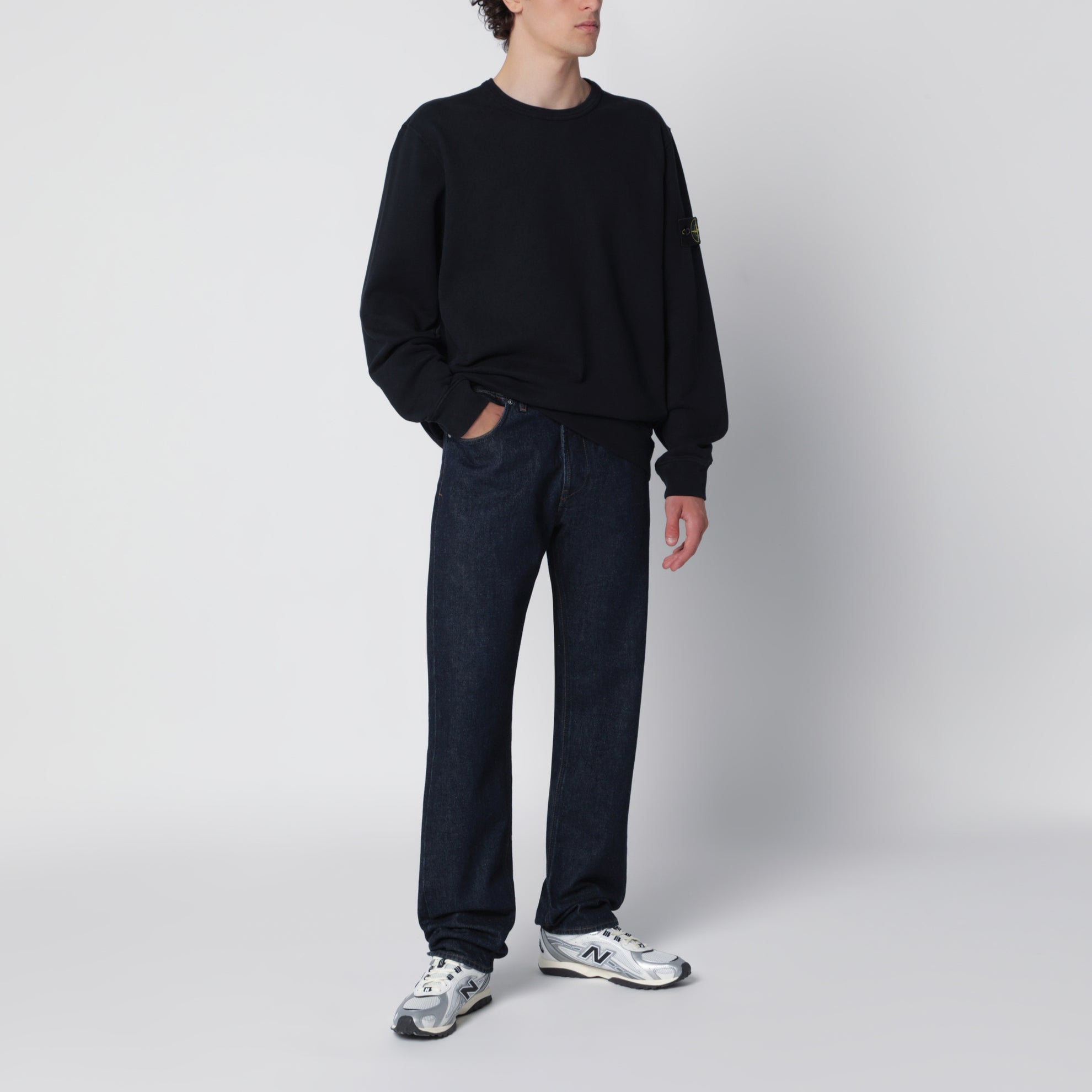 Navy blue crewneck sweatshirt in cotton