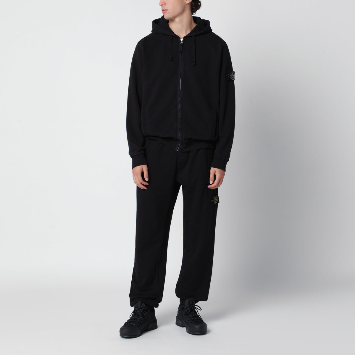 Sweat-shirt zippé noir à coupe classique