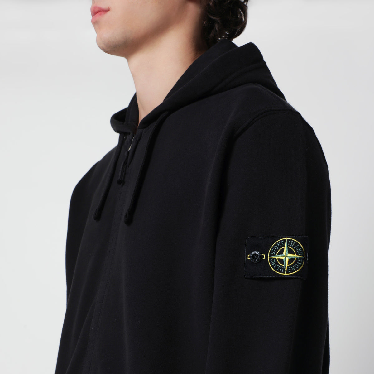 Sweat-shirt zippé noir à coupe classique