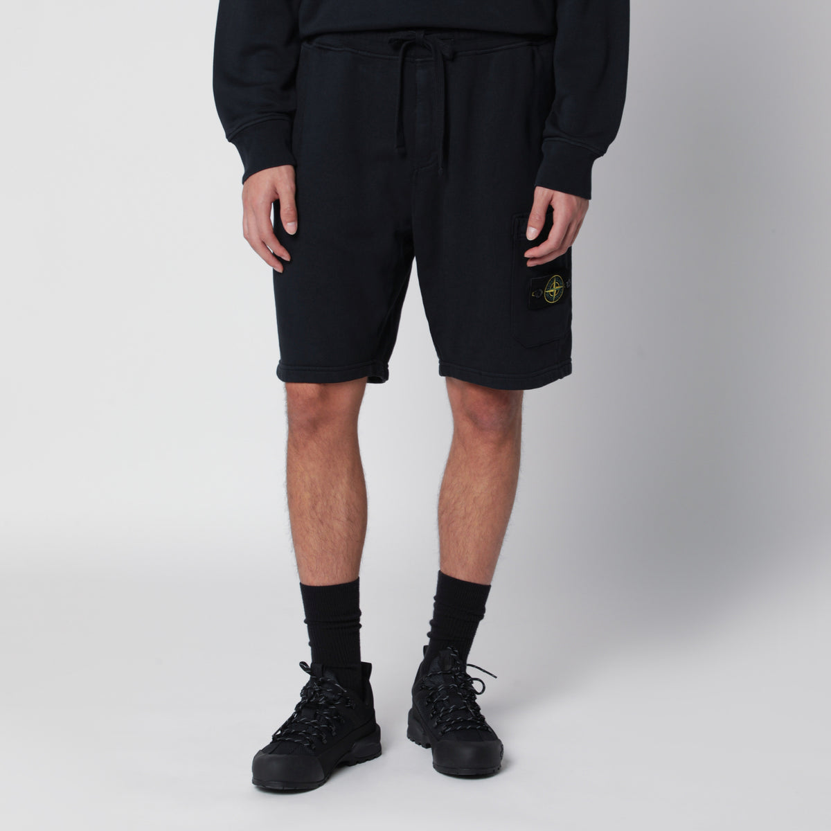 Navy blue jogger shorts in cotton fleece