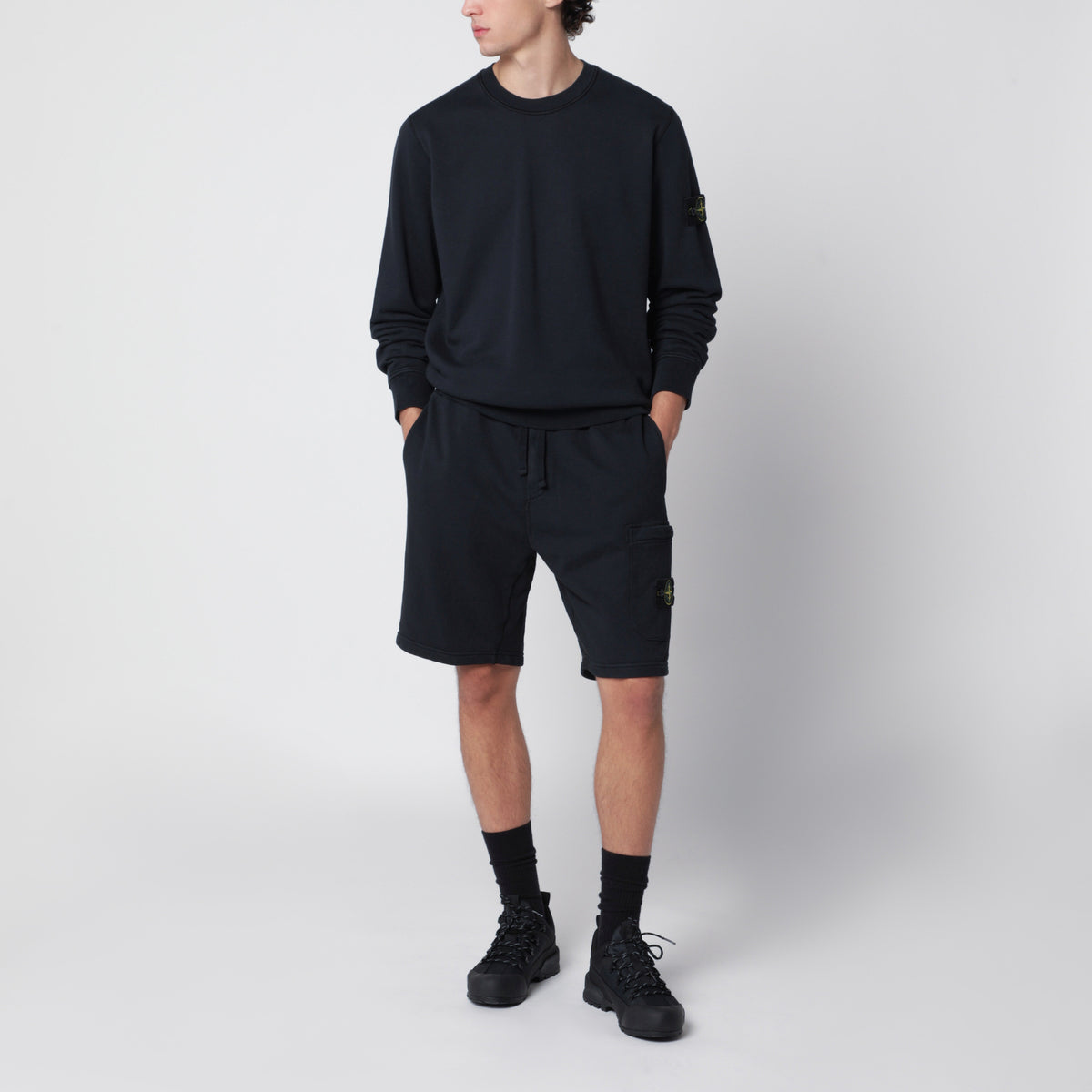 Navy blue jogger shorts in cotton fleece