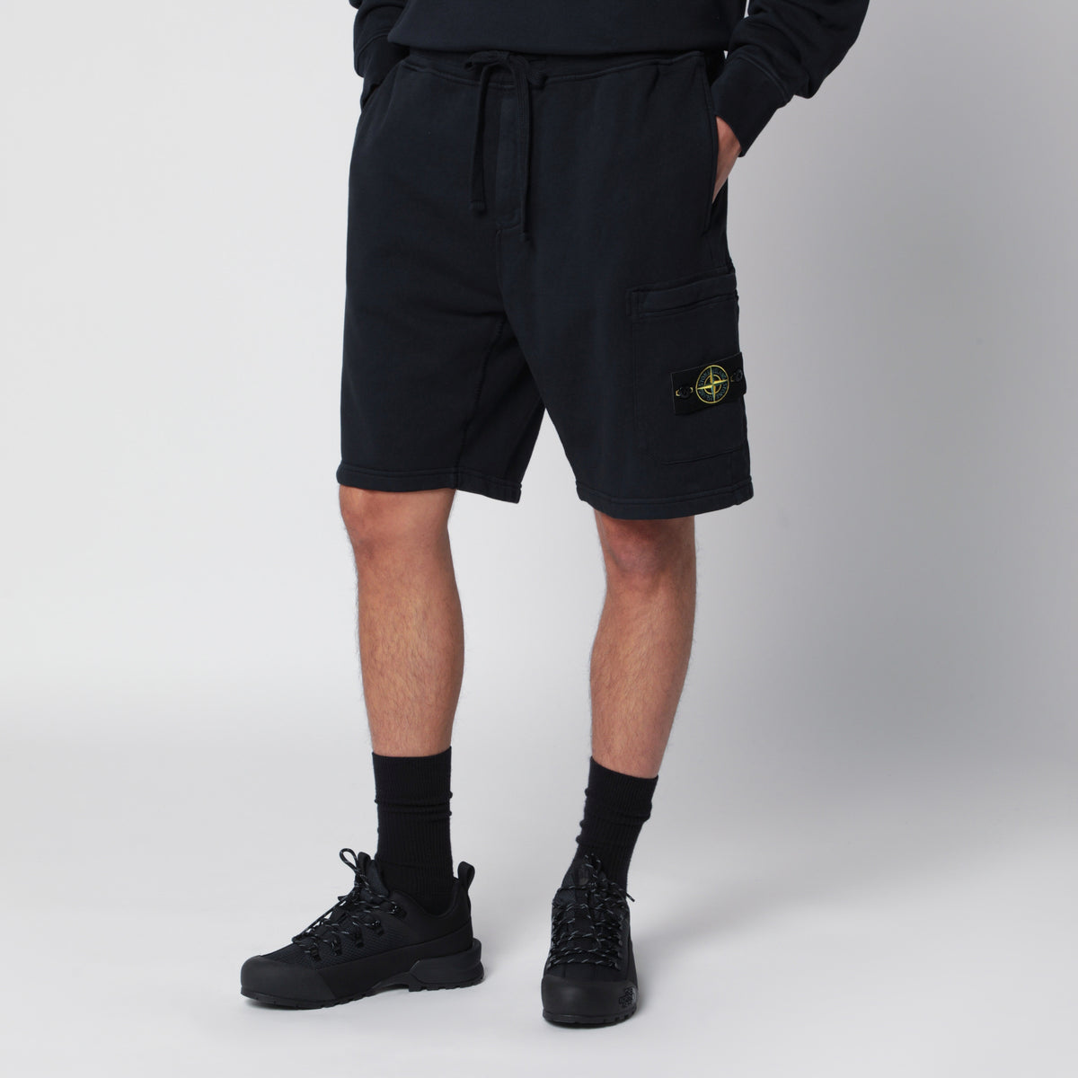 Navy blue jogger shorts in cotton fleece