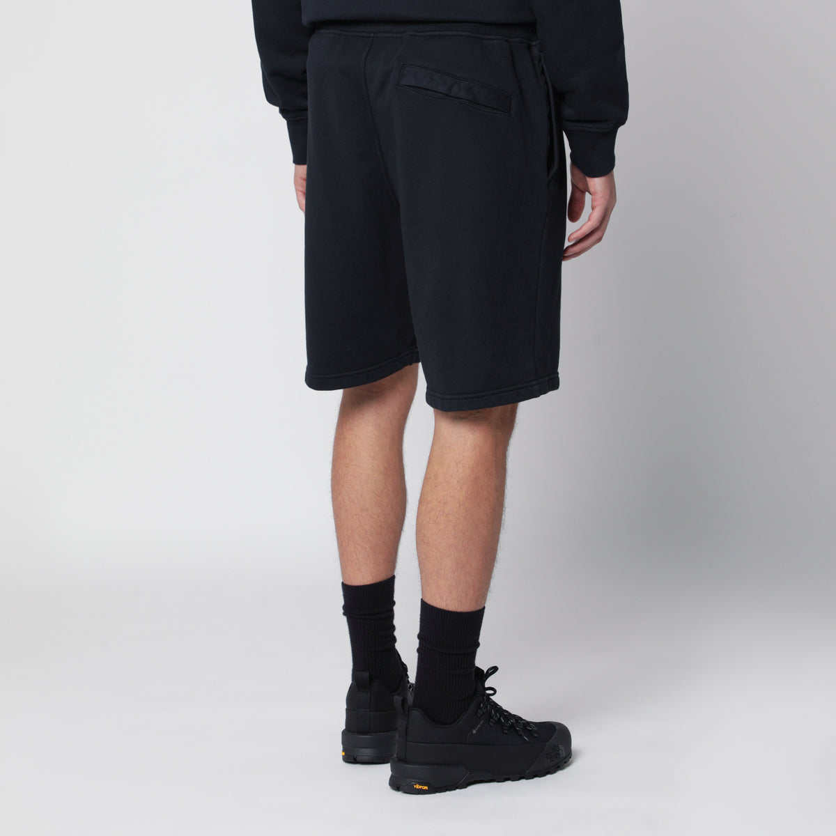 Navy blue jogger shorts in cotton fleece