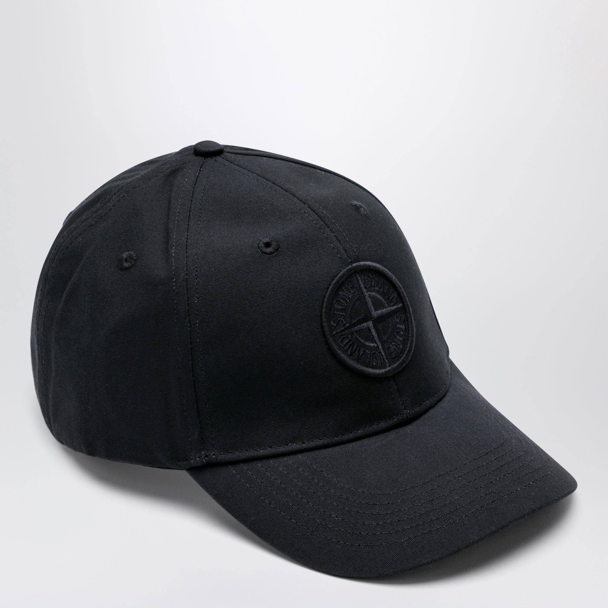 Black baseball cap with logo