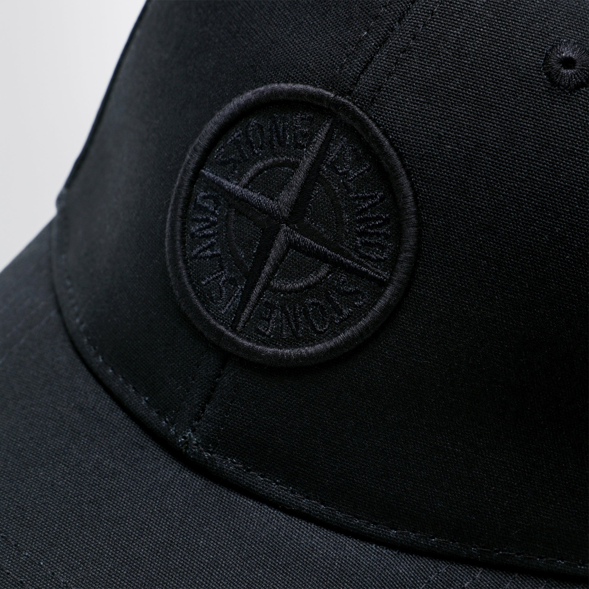 Black baseball cap with logo