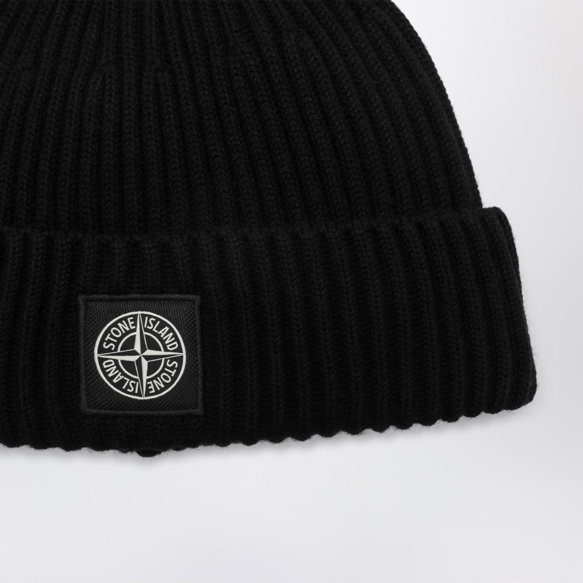 Berretto con patch Compass in lana nero
