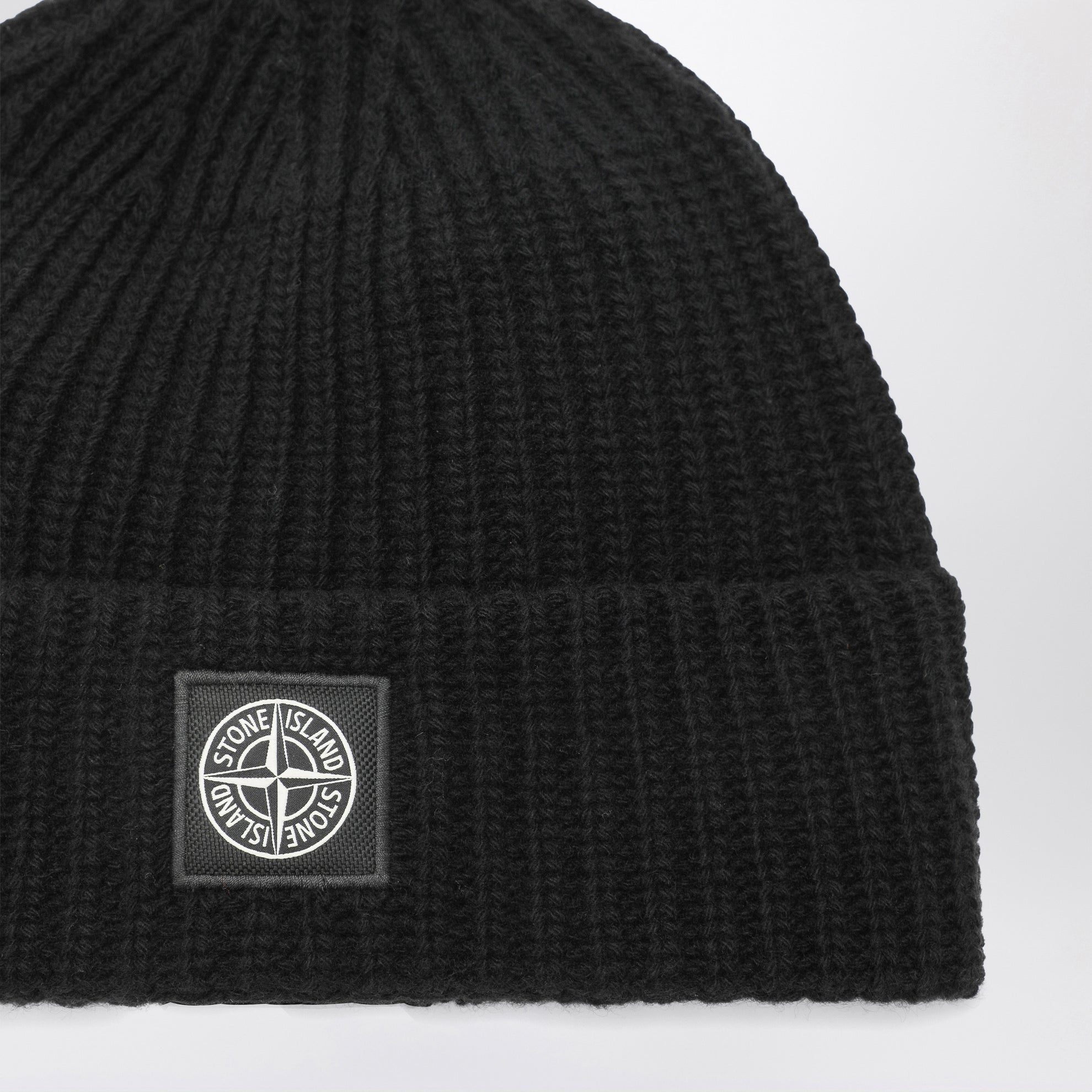 Schwarze Wollmütze mit Compass-Patch