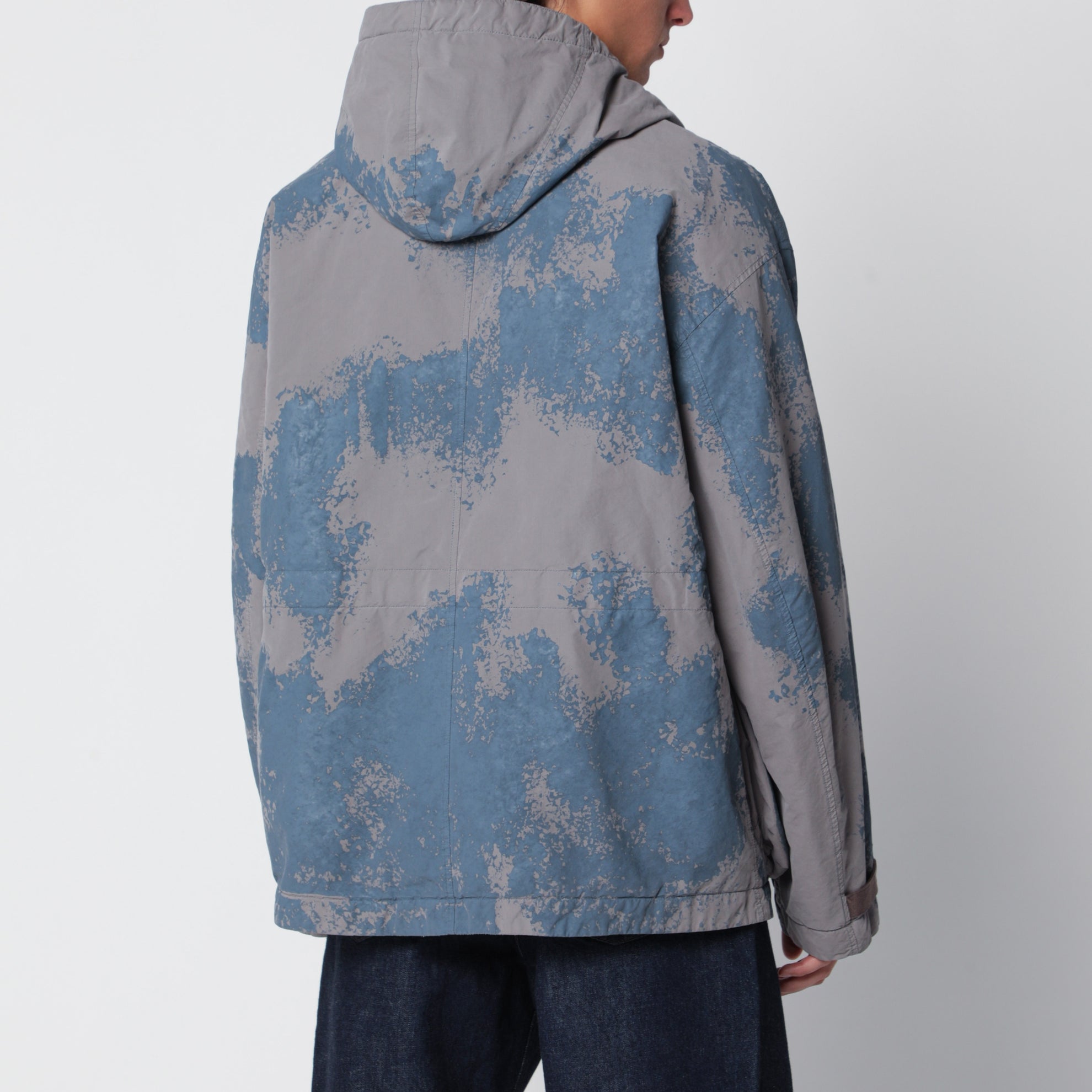 Jacke aus leichtem Funktionsmaterial mit Camouflage-Farbverlauf