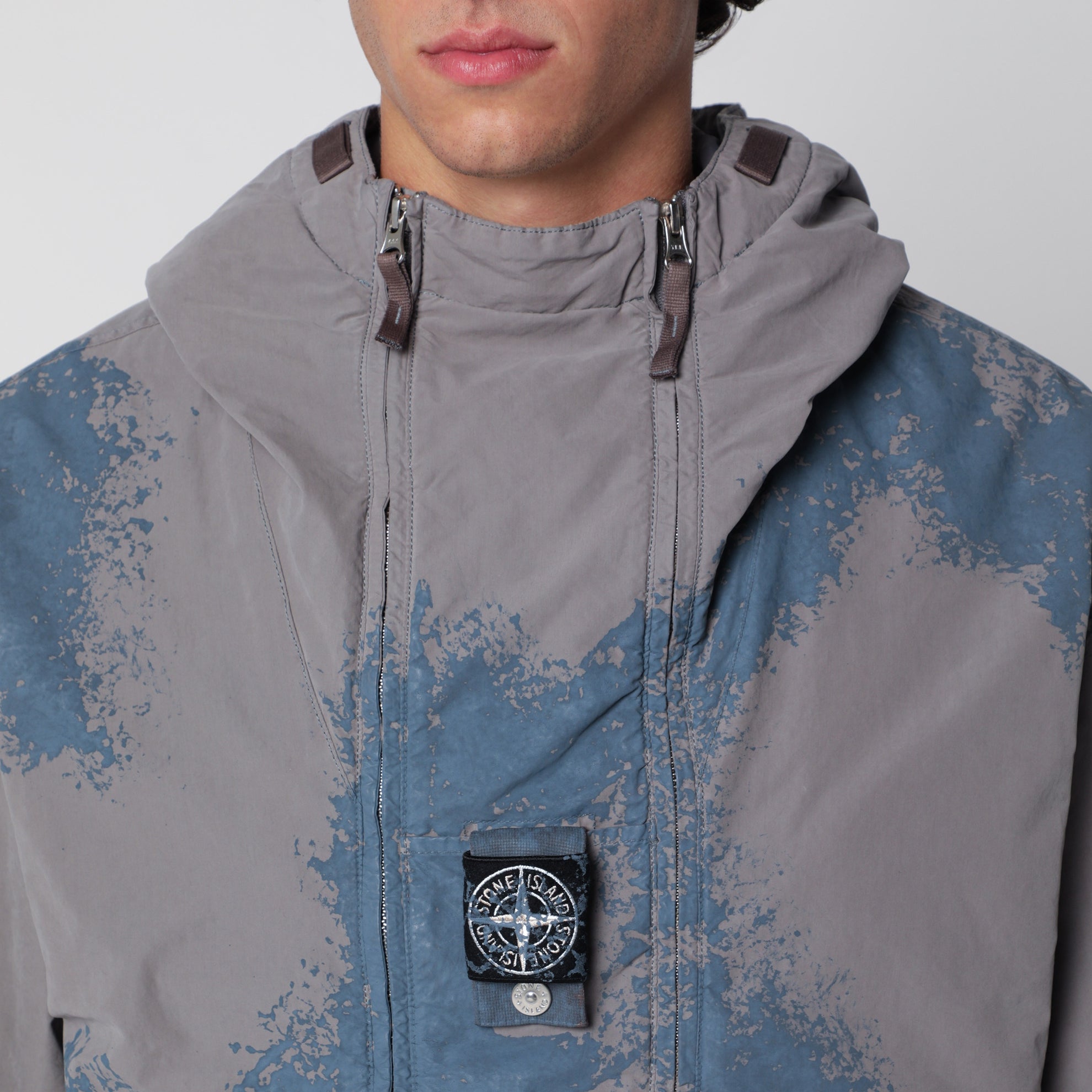 Jacke aus leichtem Funktionsmaterial mit Camouflage-Farbverlauf