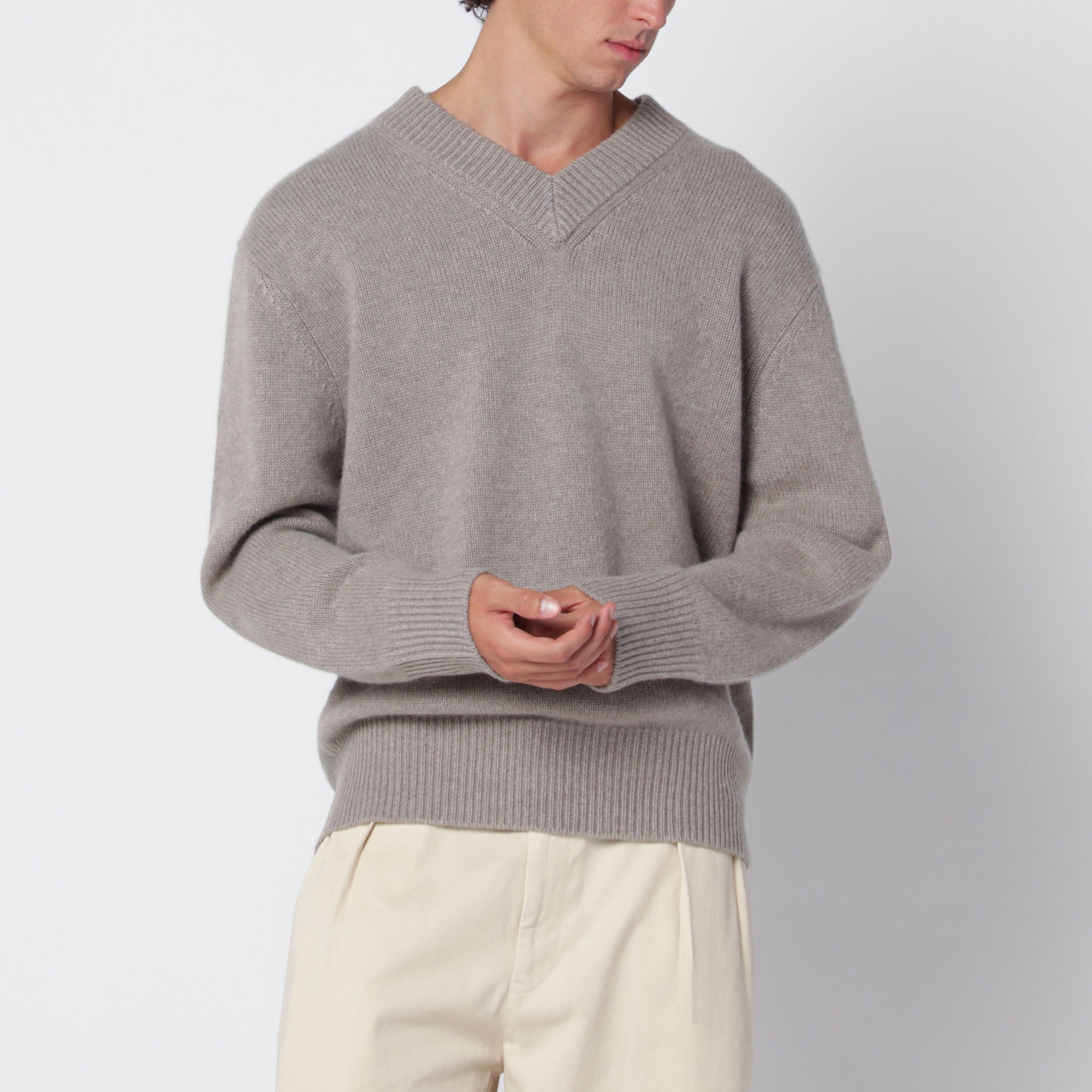 Pull col V en cachemire greige