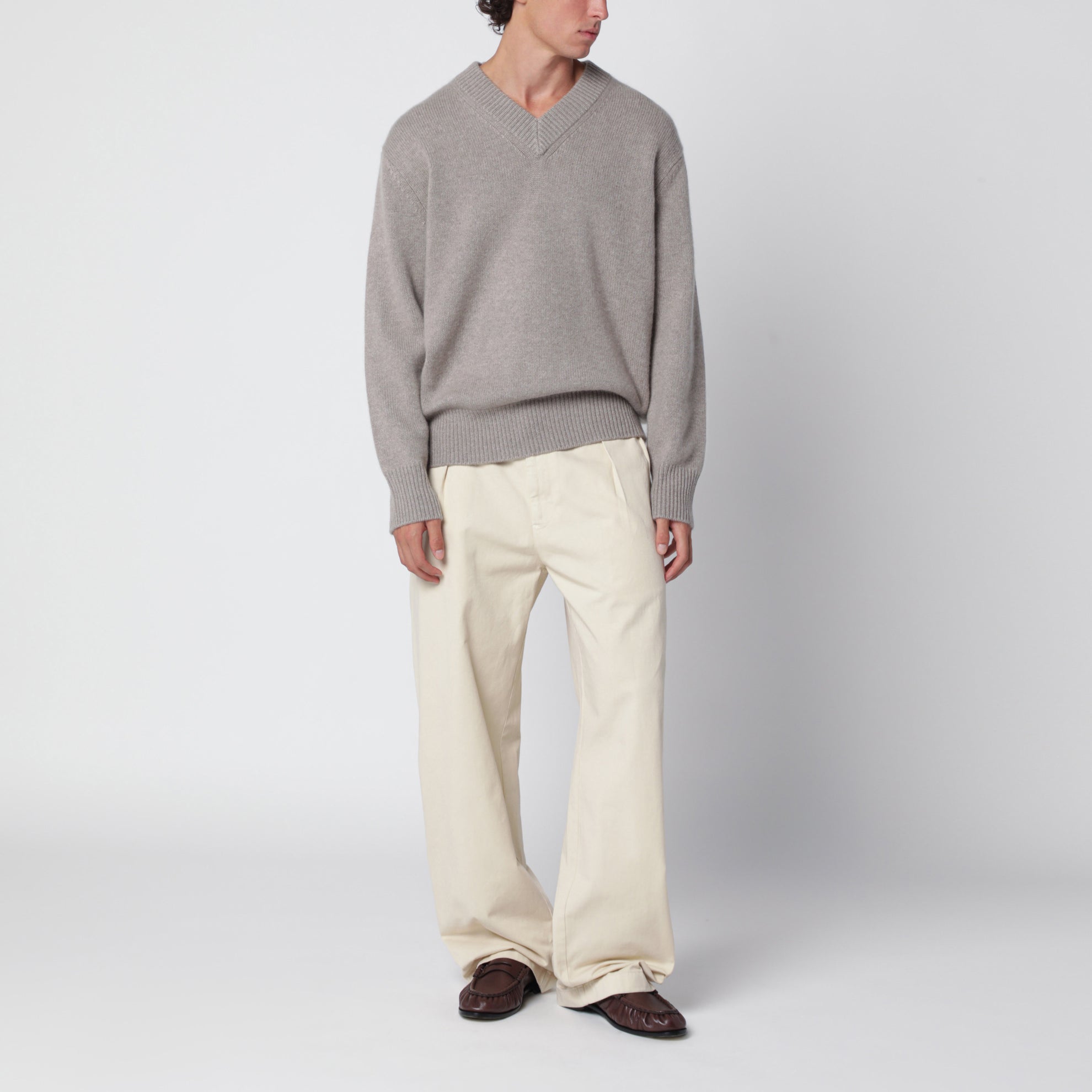 Pull col V en cachemire greige