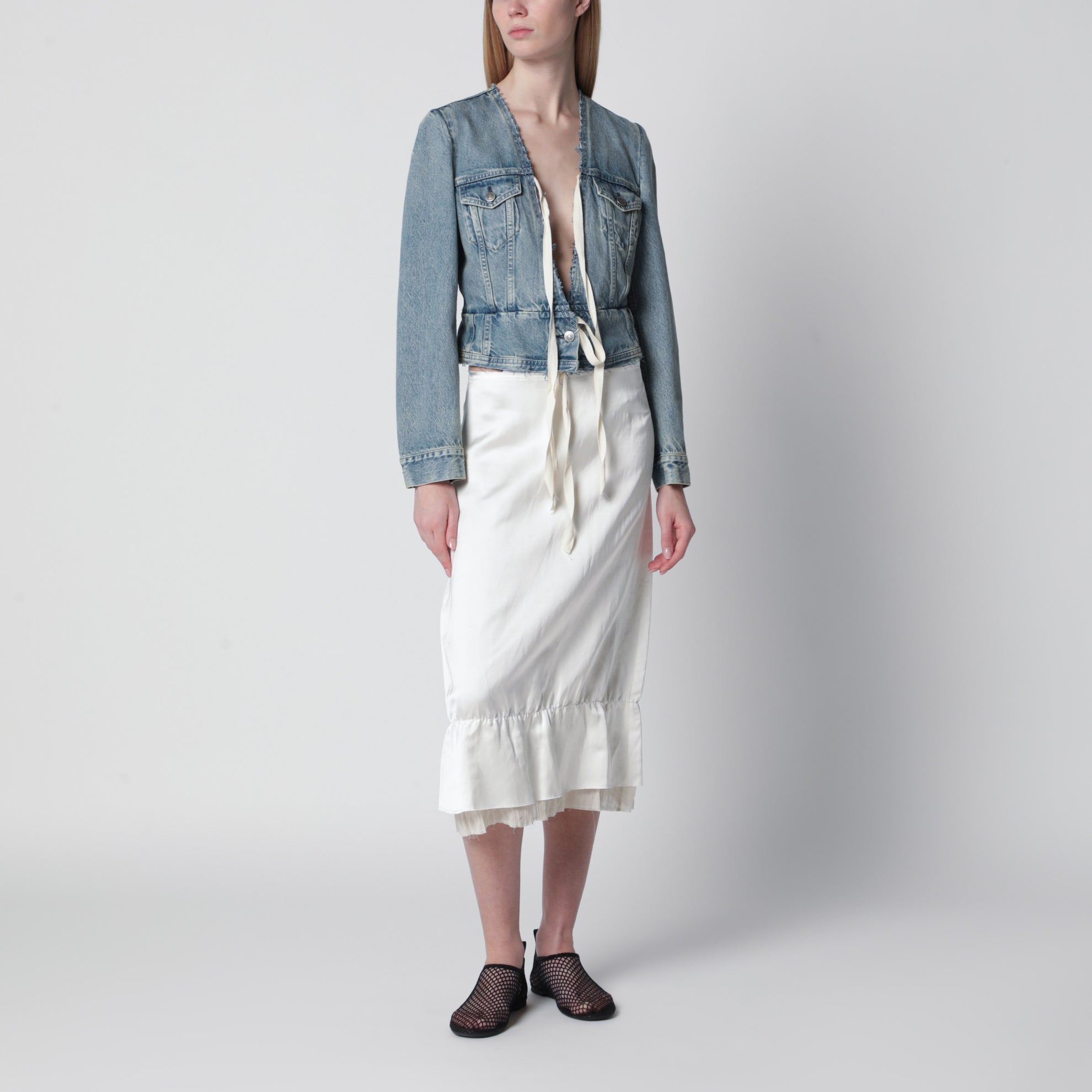 Jeansjacke mit tiefem V-Ausschnitt aus Denim, hellblau