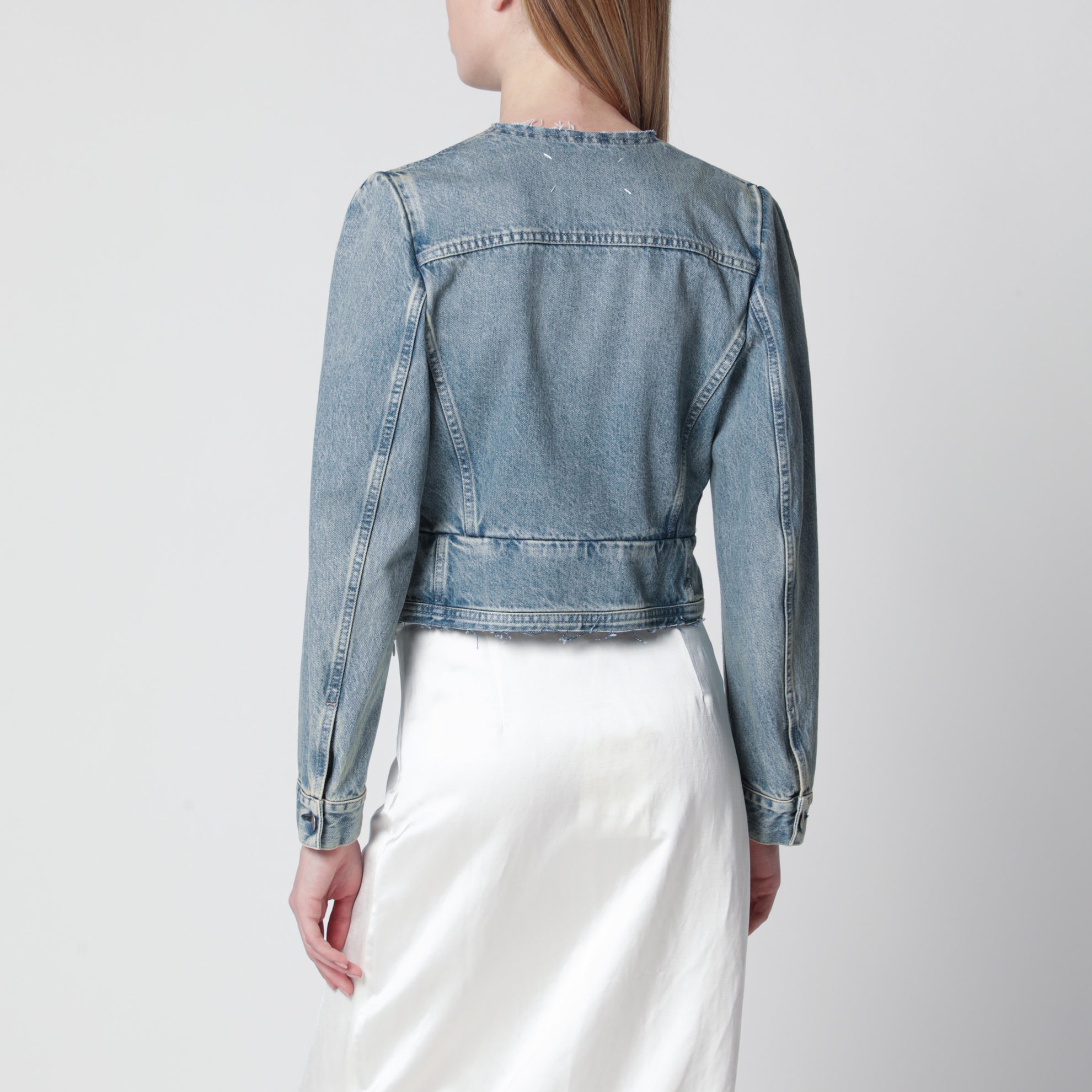 Jeansjacke mit tiefem V-Ausschnitt aus Denim, hellblau