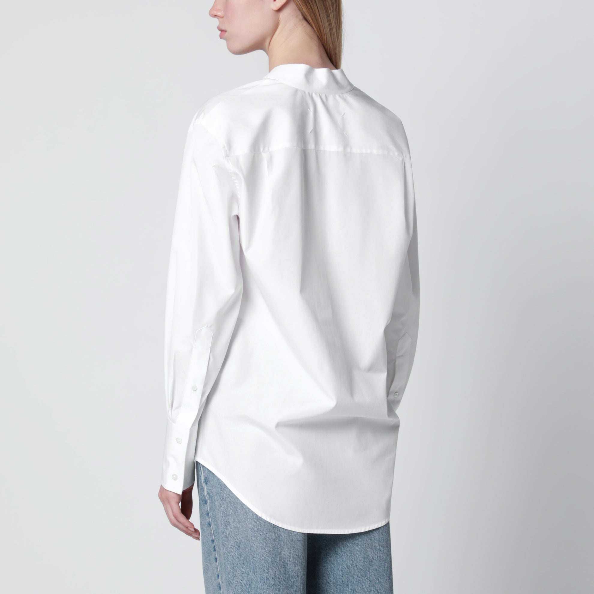 Camicia con scollo a V in popeline di cotone bianca