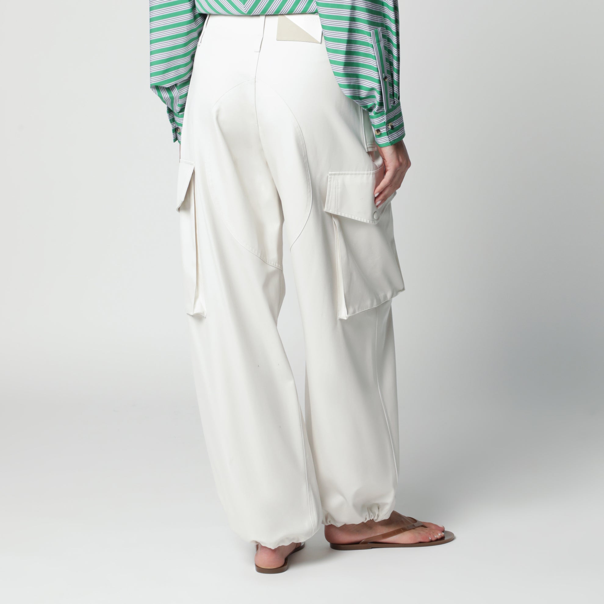 Pantaloni cargo avorio in cotone e seta