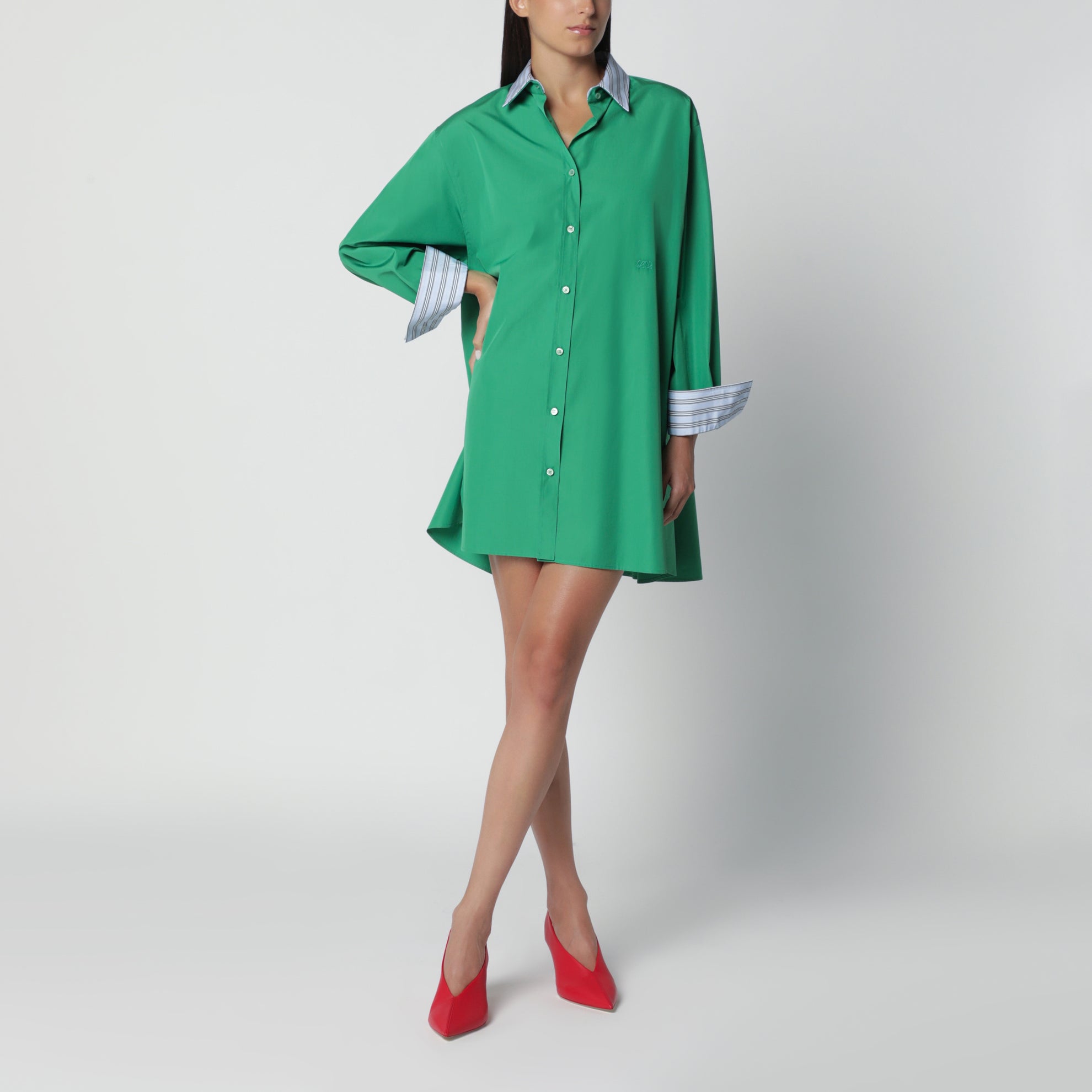 Grünes Hemdblusenkleid aus Baumwolle