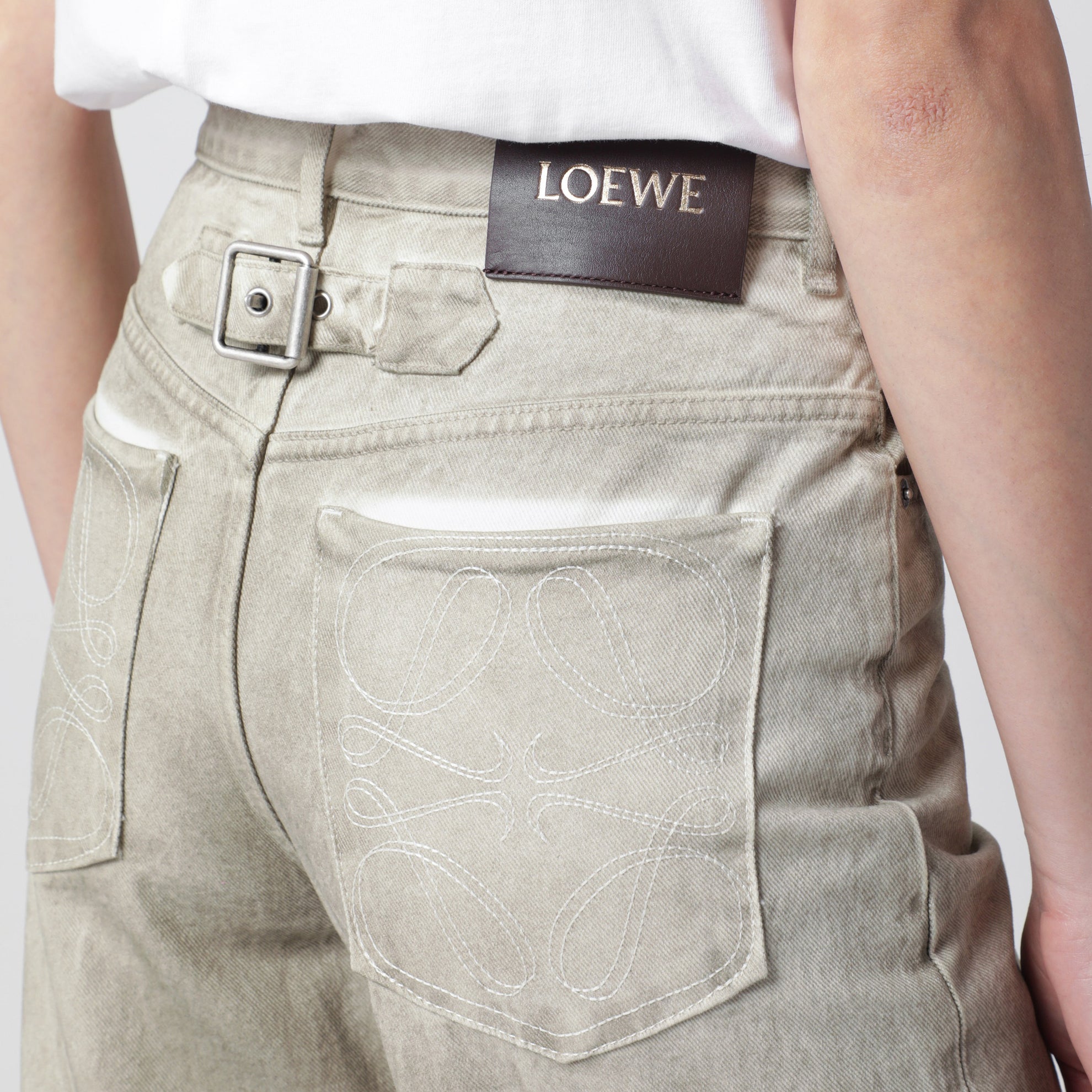 Jeans grigio chiaro in denim trattato