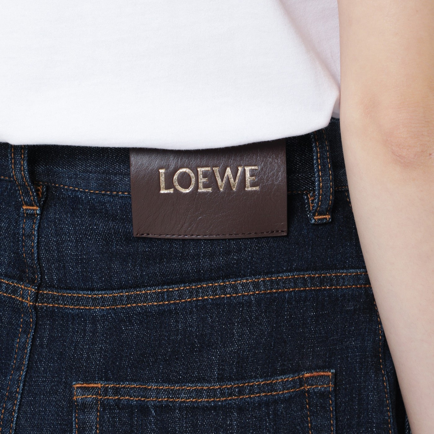 Indigo blue jeans with belt