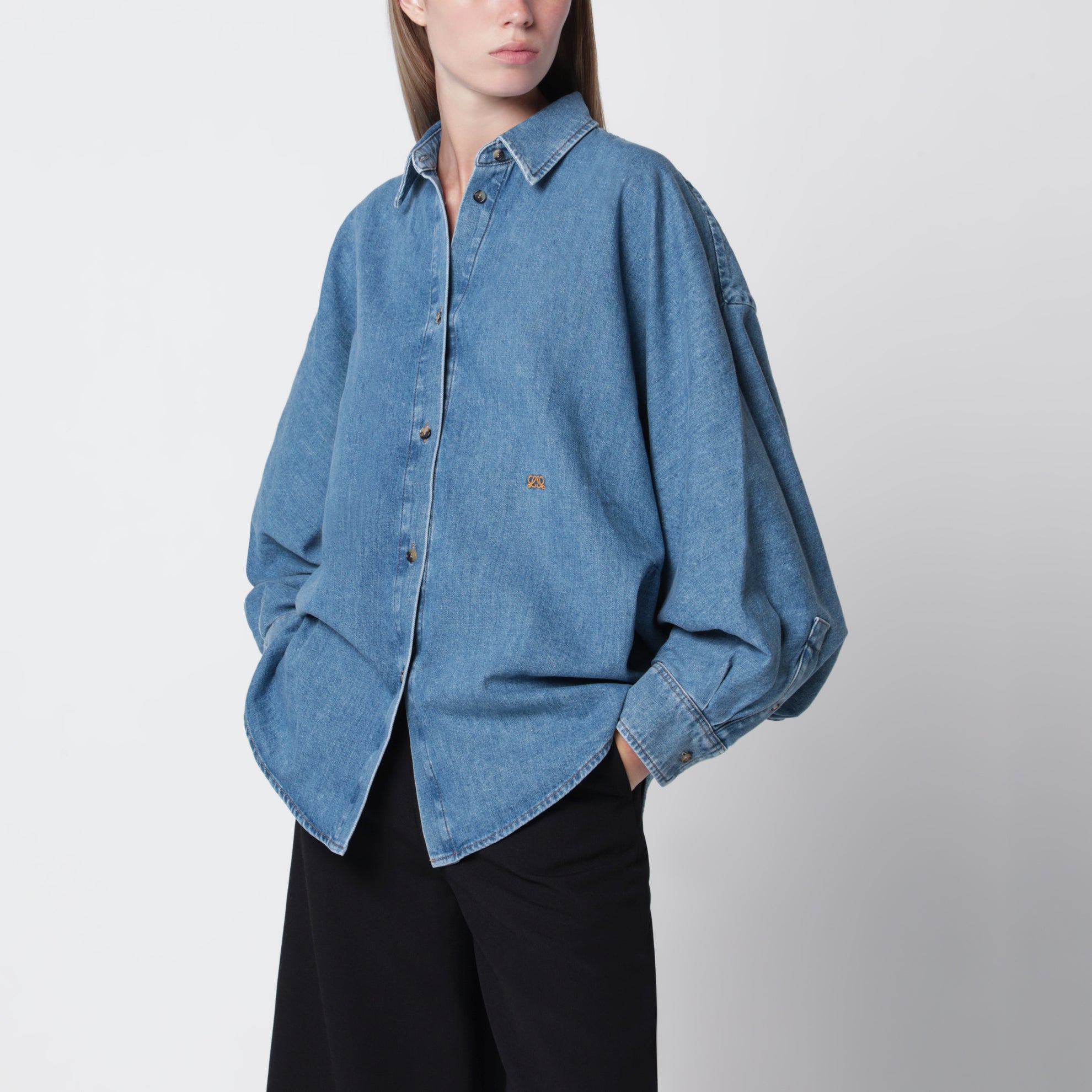 Chemise en denim de coton lavé bleu clair