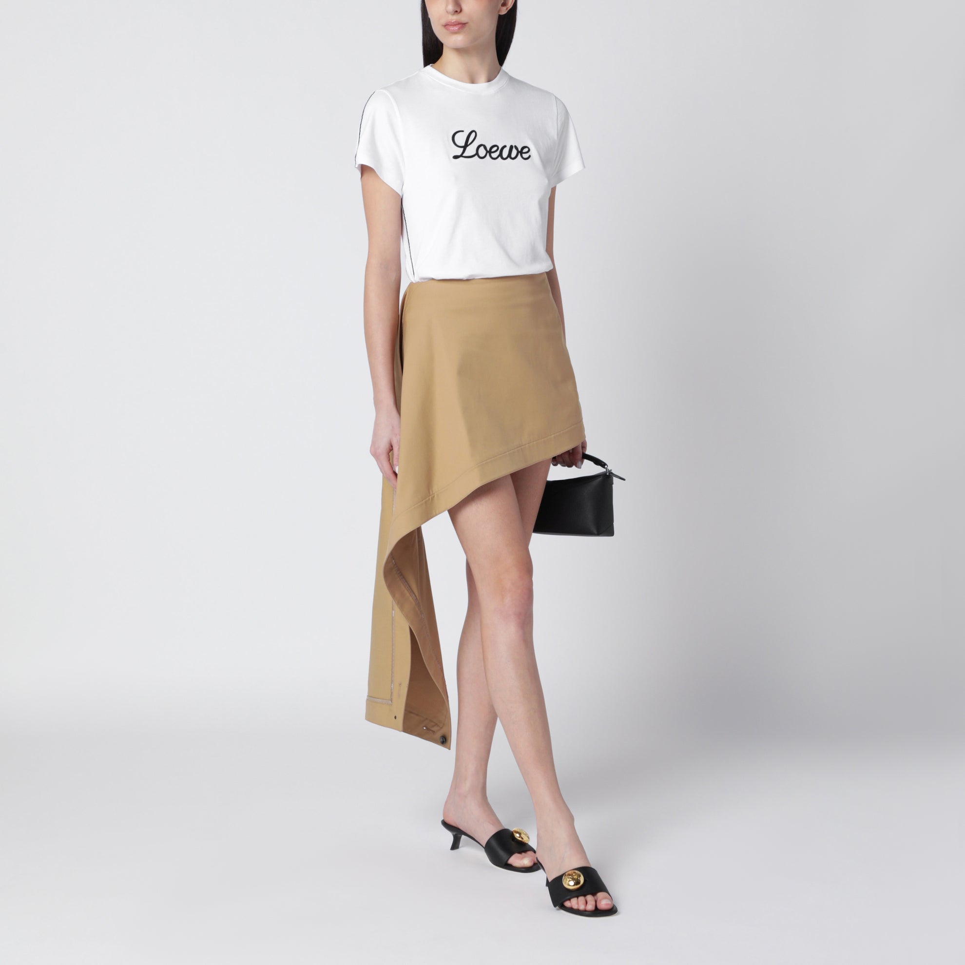 T-shirt in cotone con ricamo logo