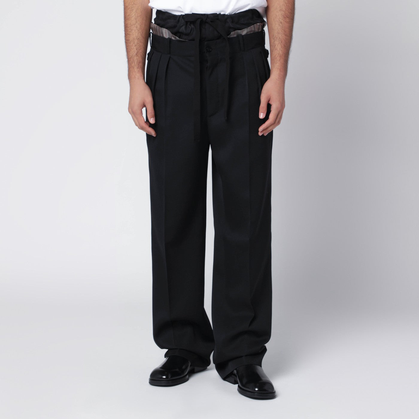 Schwarze Hose “Anonymity of the Lining”