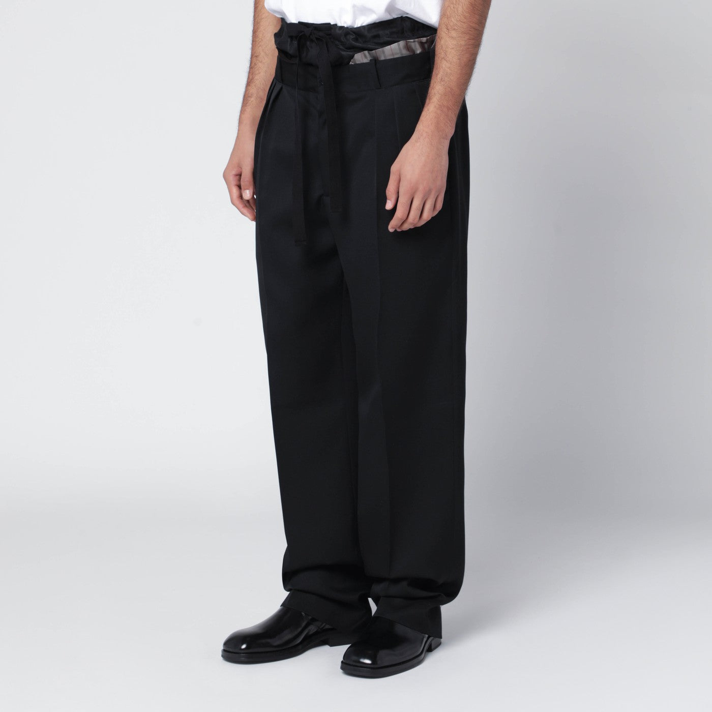 Schwarze Hose “Anonymity of the Lining”