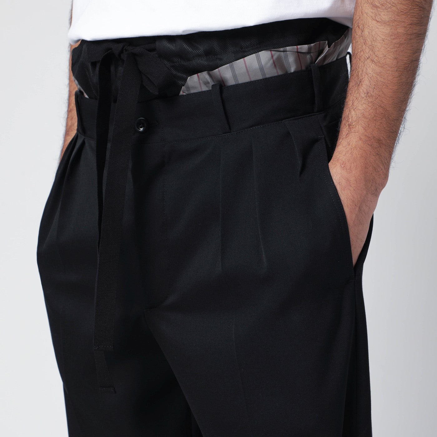 Schwarze Hose “Anonymity of the Lining”