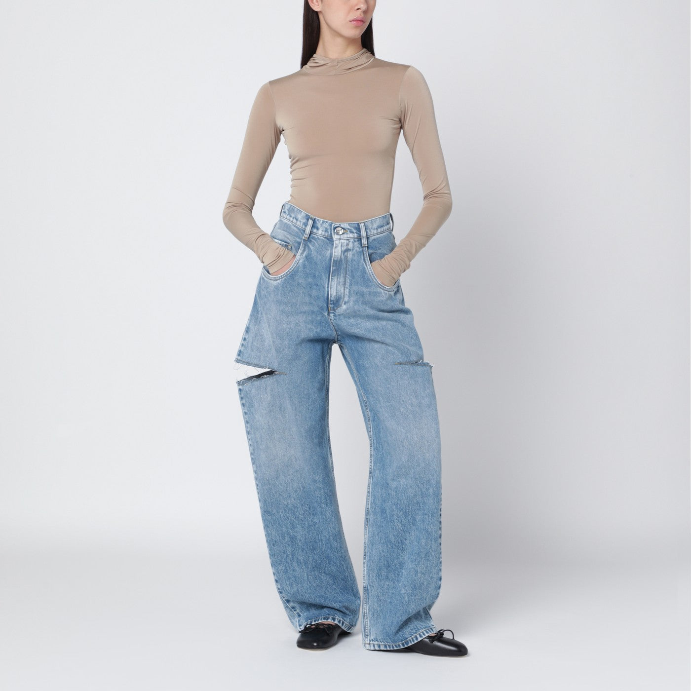 Loose blue jeans with drawstrings