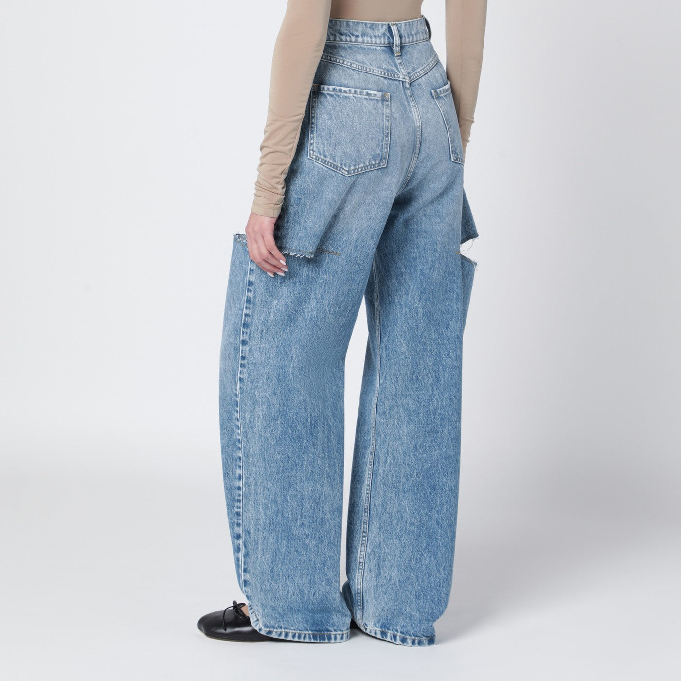 Loose blue jeans with drawstrings