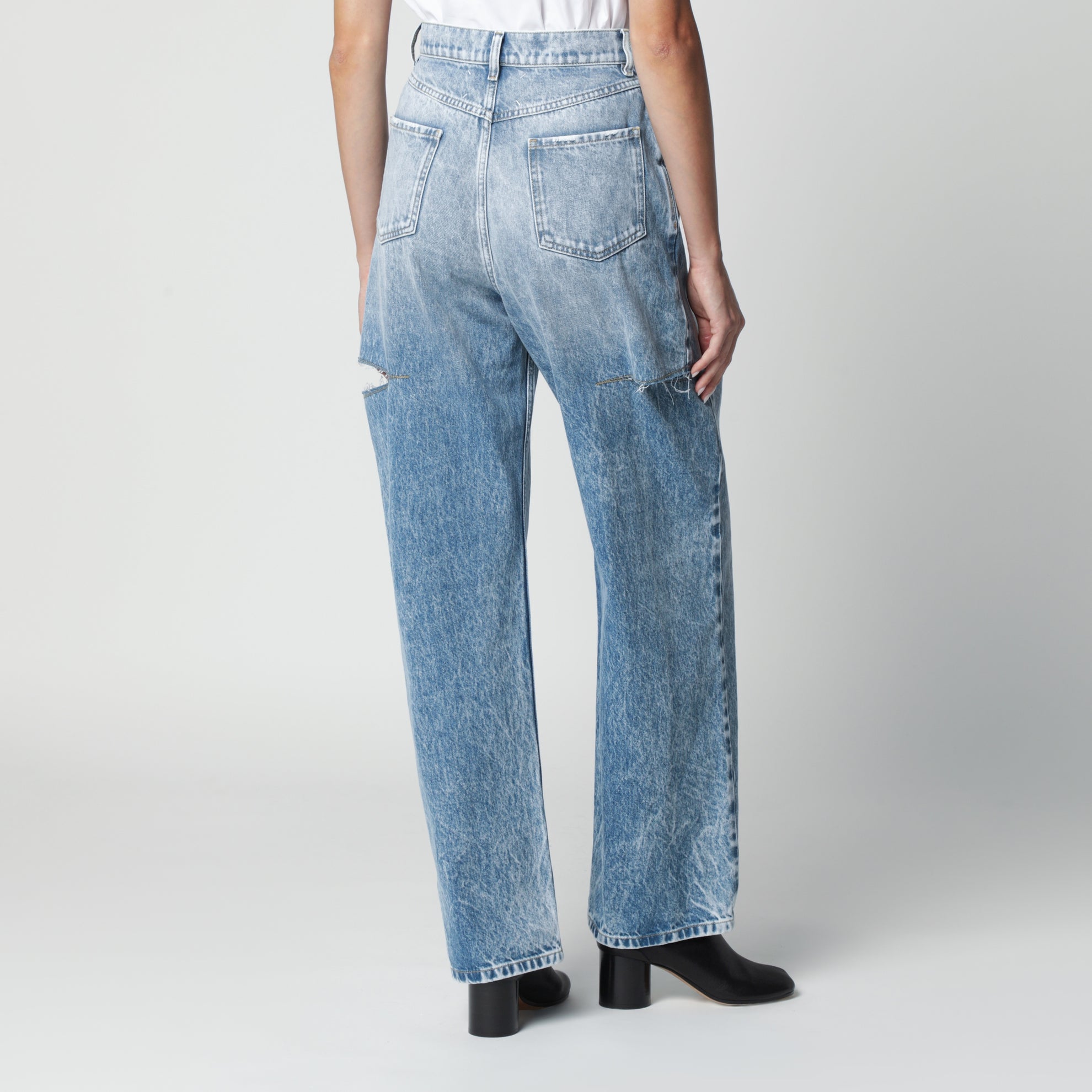 Loose blue jeans with drawstrings