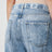 Hellblau verwaschene Jeans mit kontrastierendem Tascheneinsatz