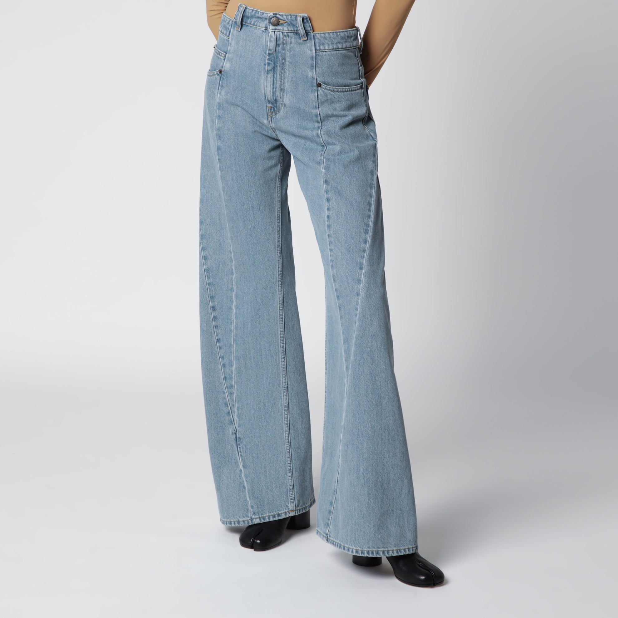Jeans aus stonewashed Denim in Medium Blau