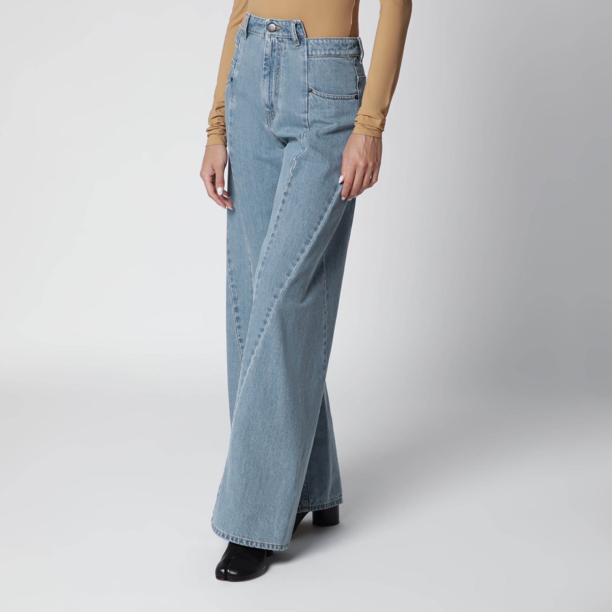Jeans aus stonewashed Denim in Medium Blau