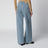 Jeans aus stonewashed Denim in Medium Blau