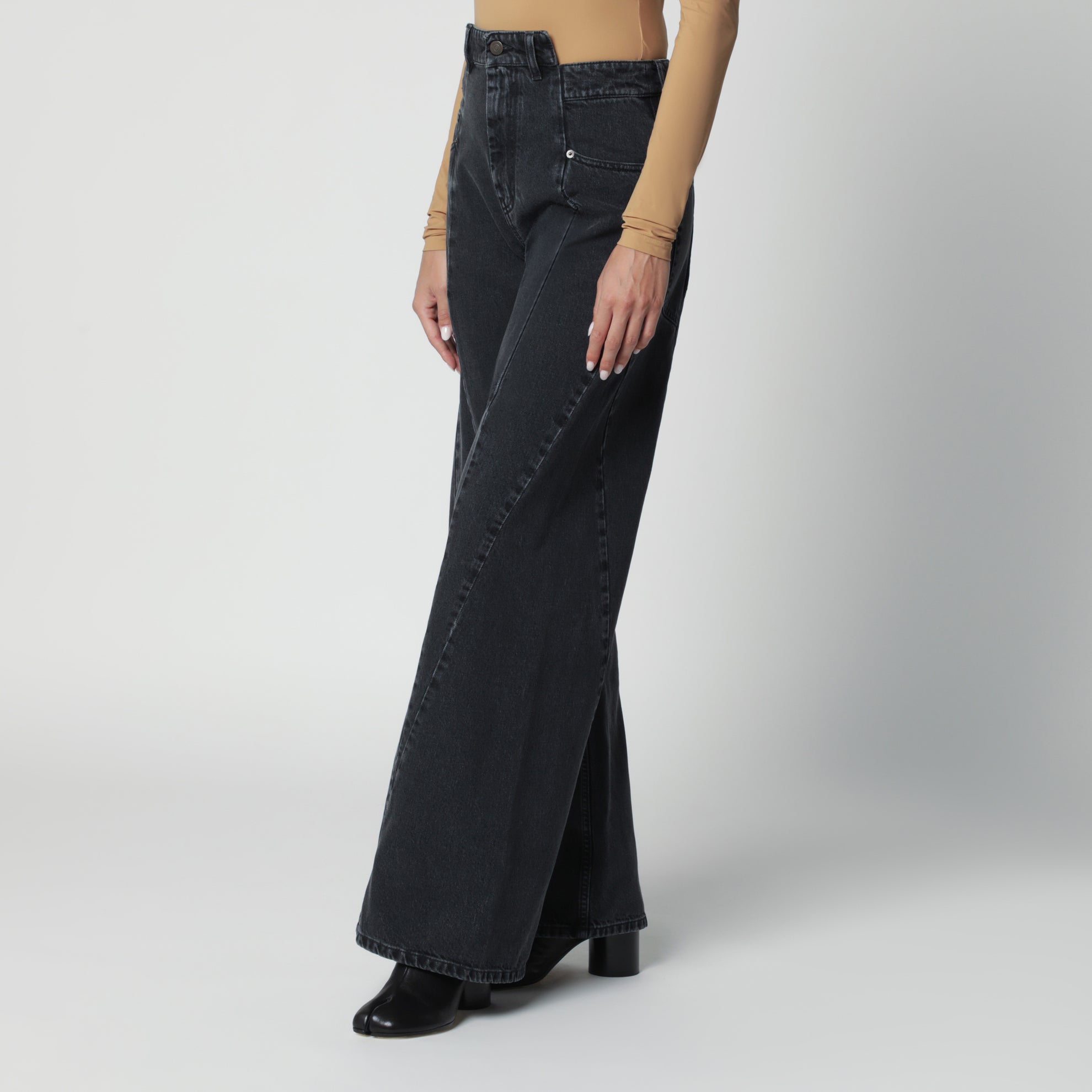 Wide-leg jeans in faded black cotton denim