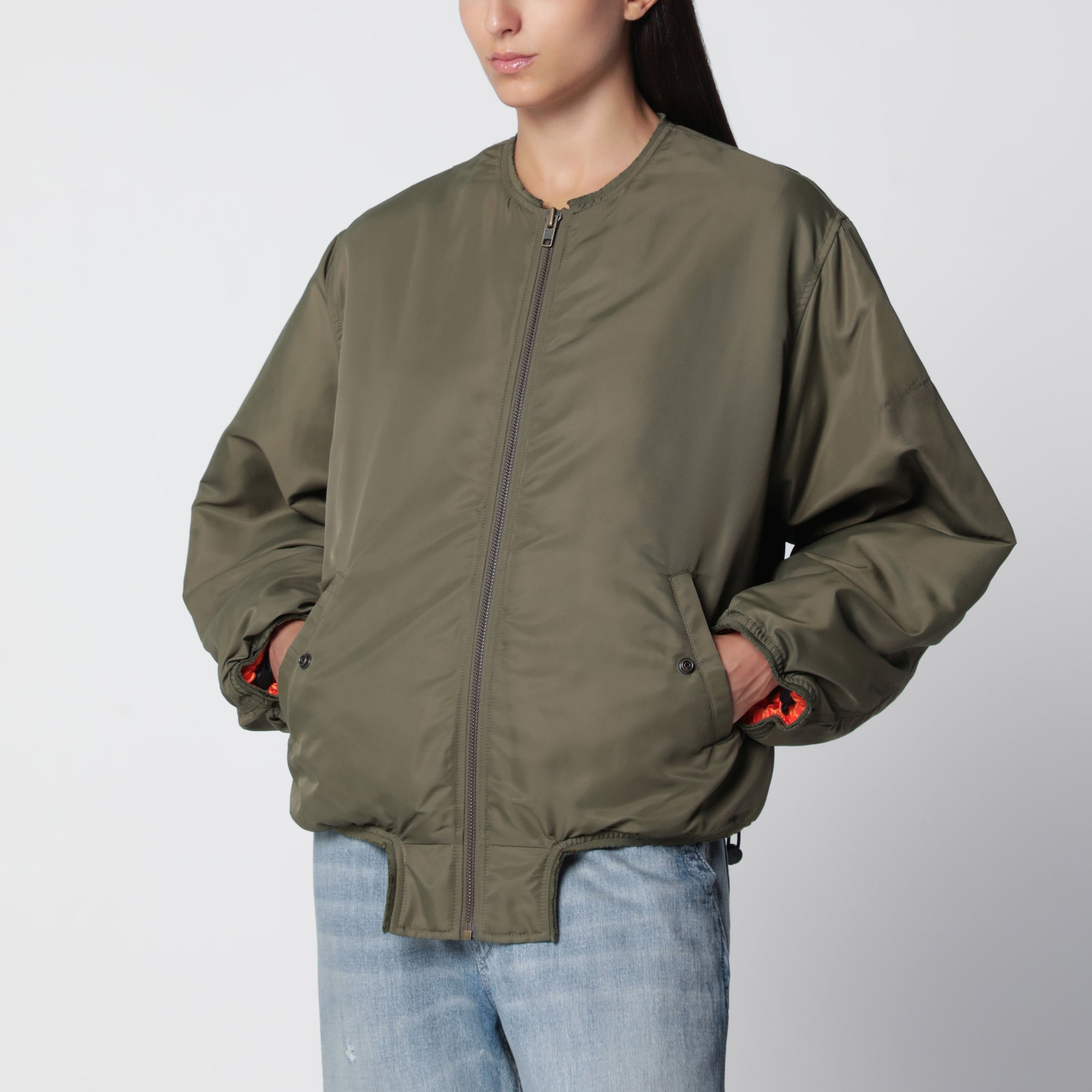 Nylonjacke mit Kontrastfutter in Khaki