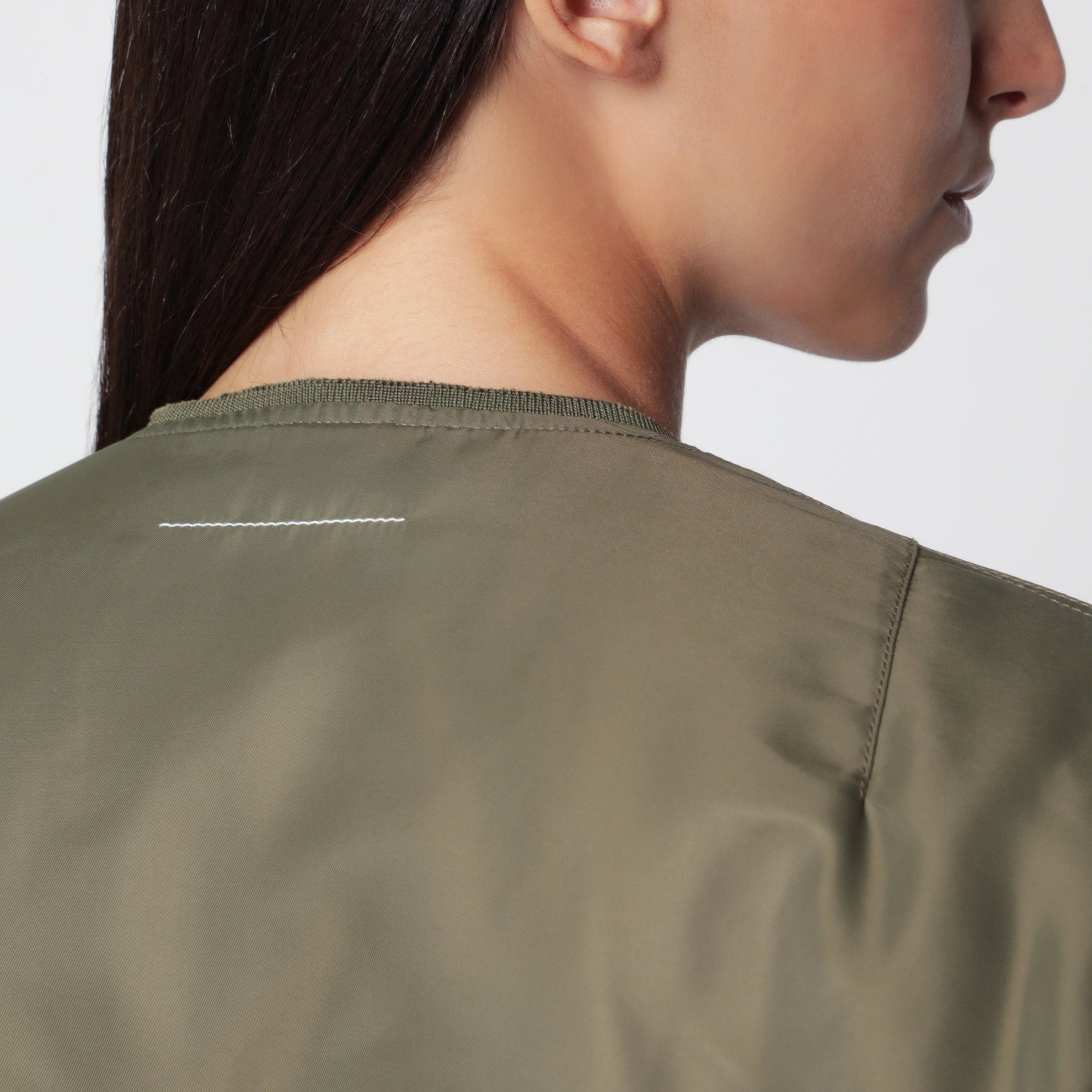 Nylonjacke mit Kontrastfutter in Khaki