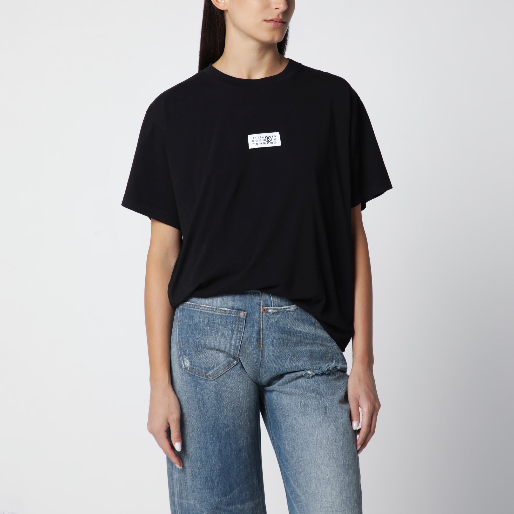 T-shirt nera in jersey di cotone con patch logo
