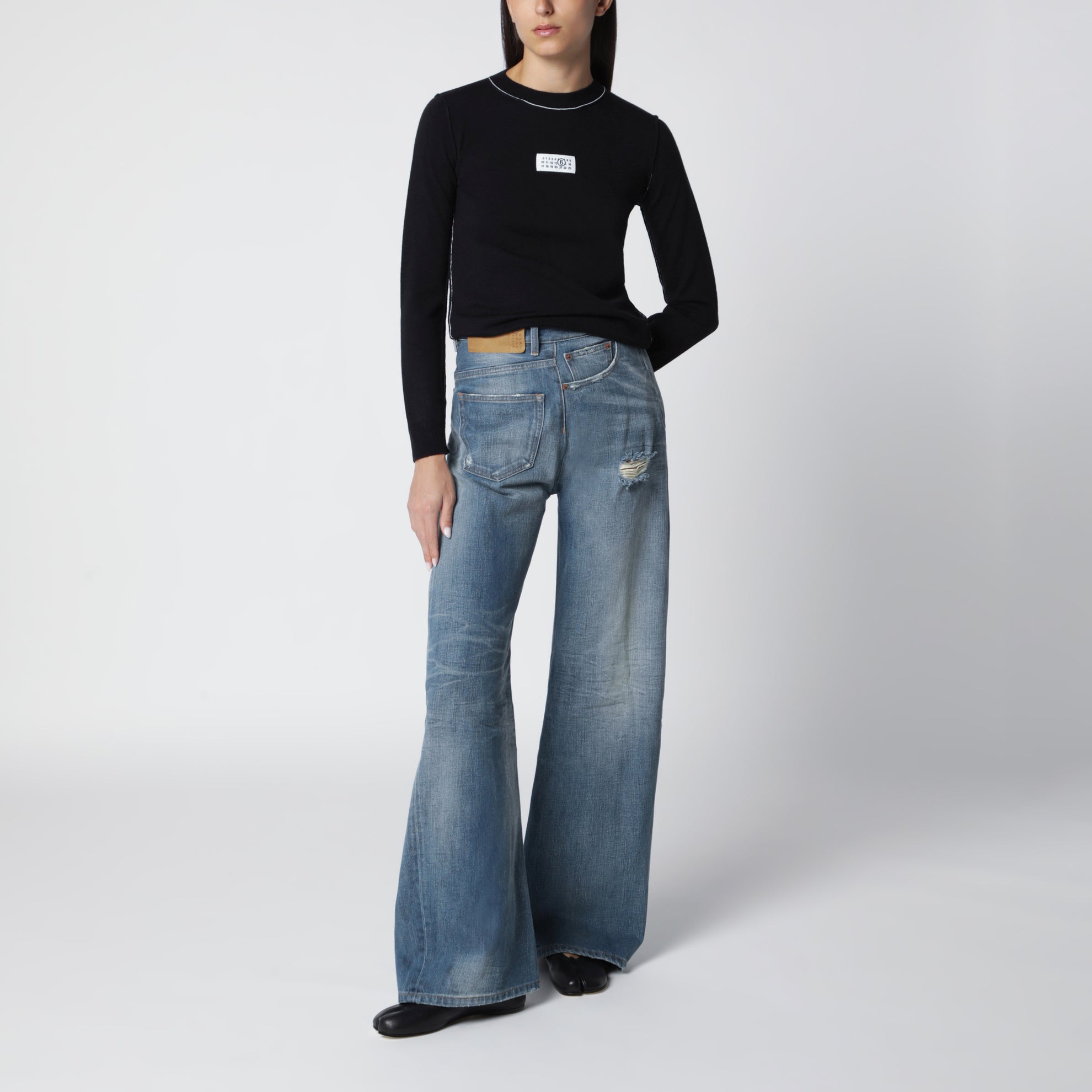 Distressed wide-leg denim jeans in medium blue