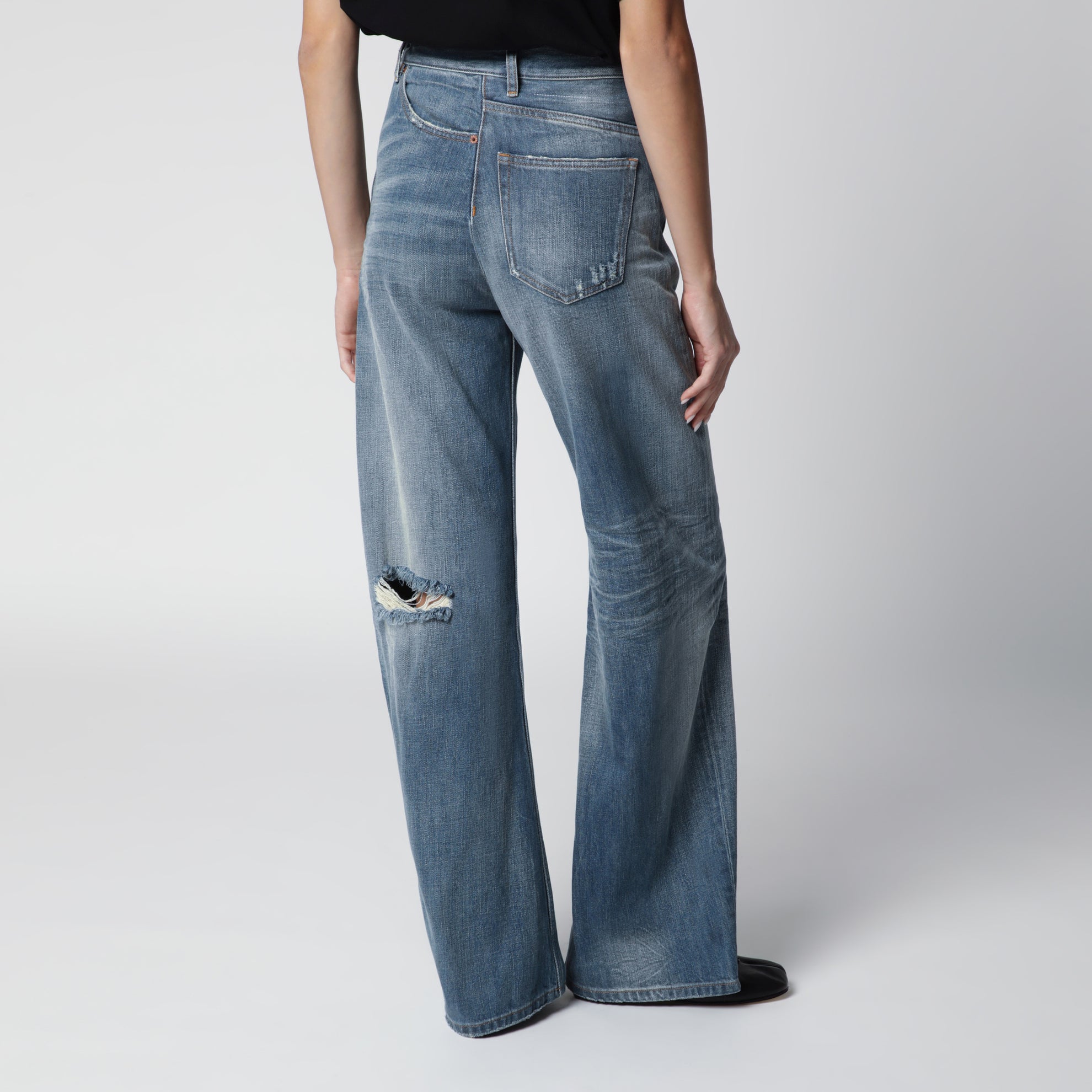 Distressed wide-leg denim jeans in medium blue