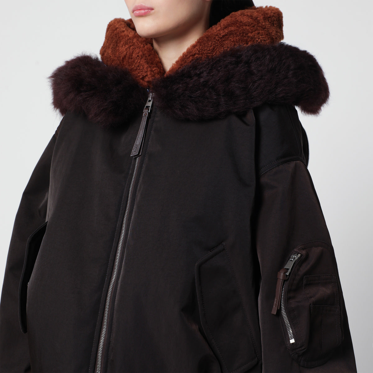 Braune Bomberjacke aus Funktionsgewebe