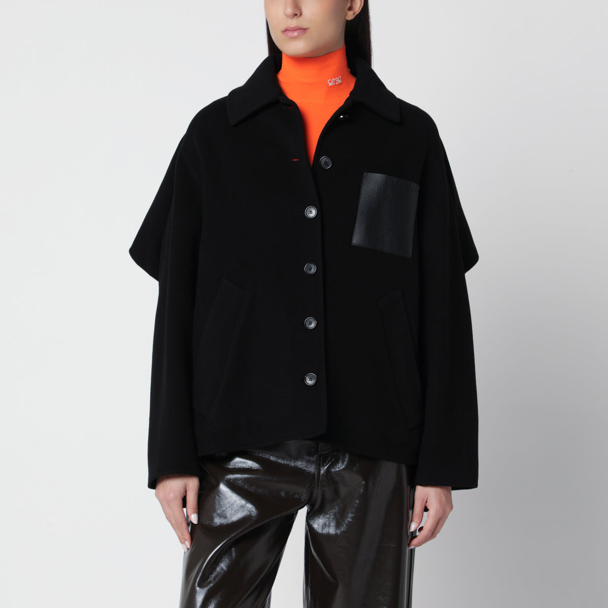 Black cape in wool and cashmere