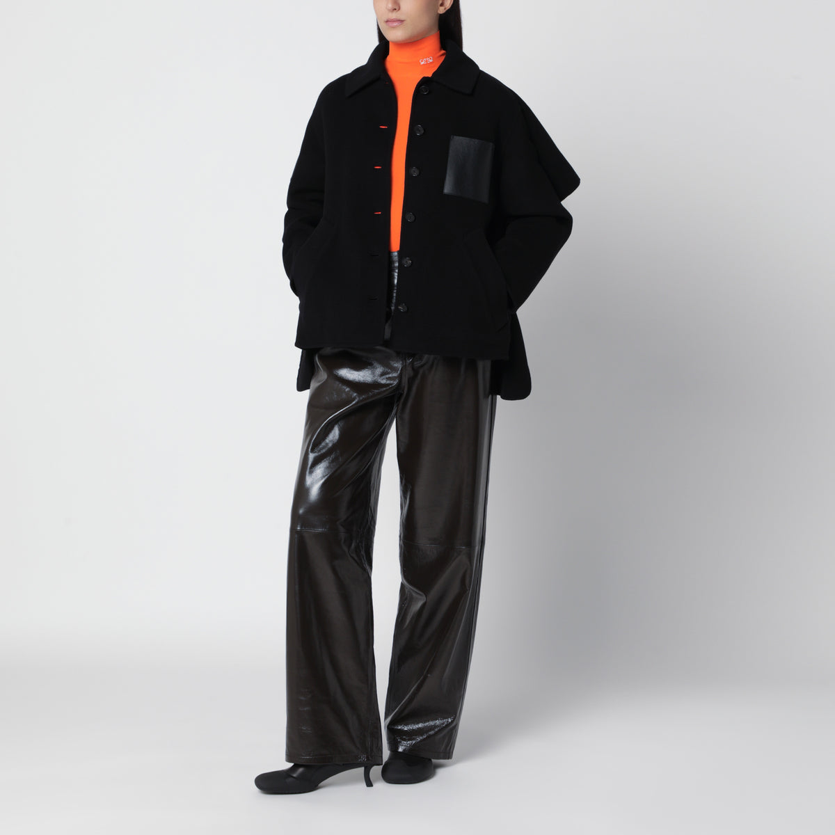 Black cape in wool and cashmere