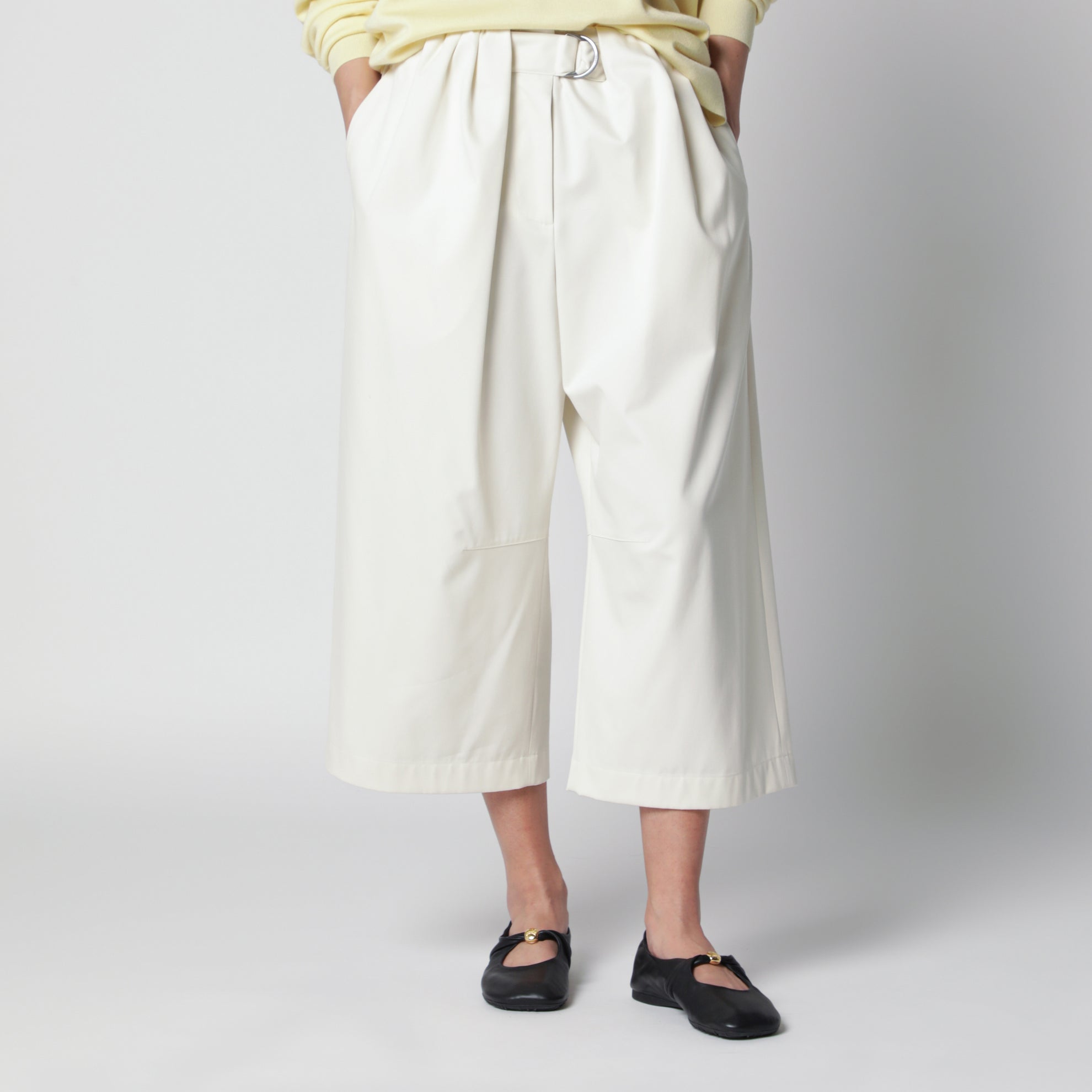White cotton and silk cropped belted trousers