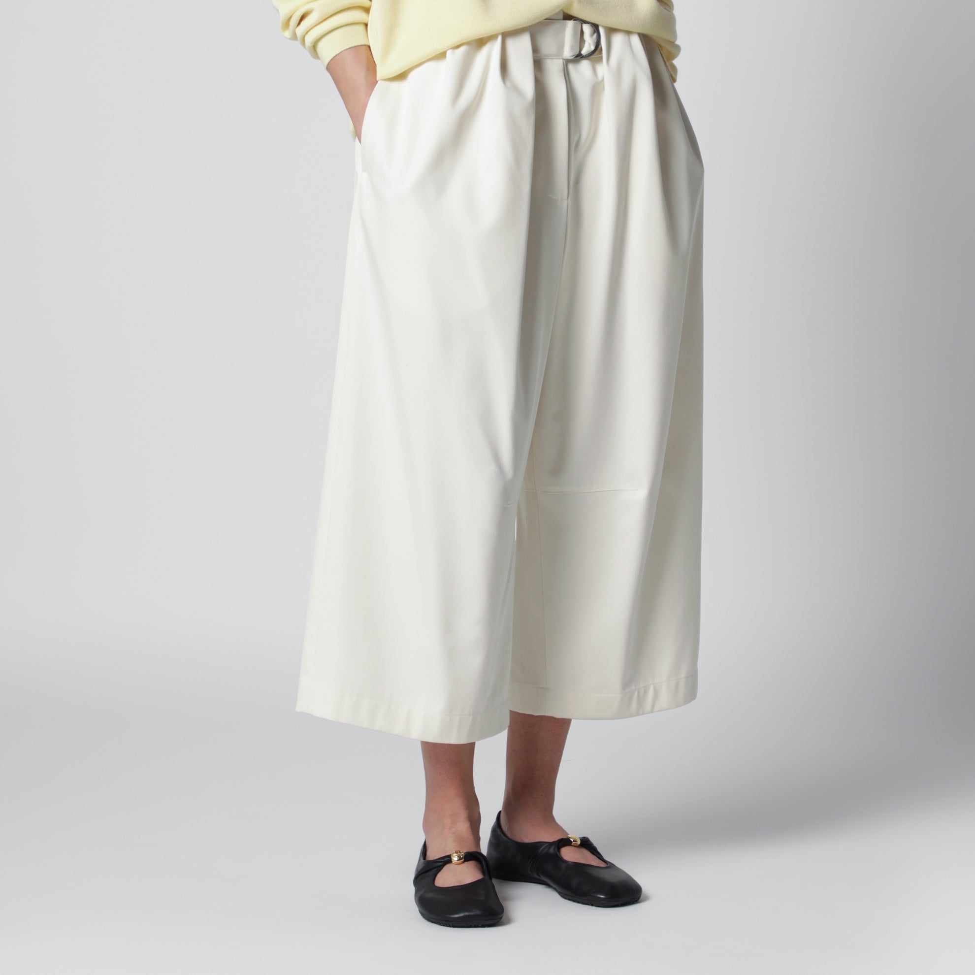 White cotton and silk cropped belted trousers
